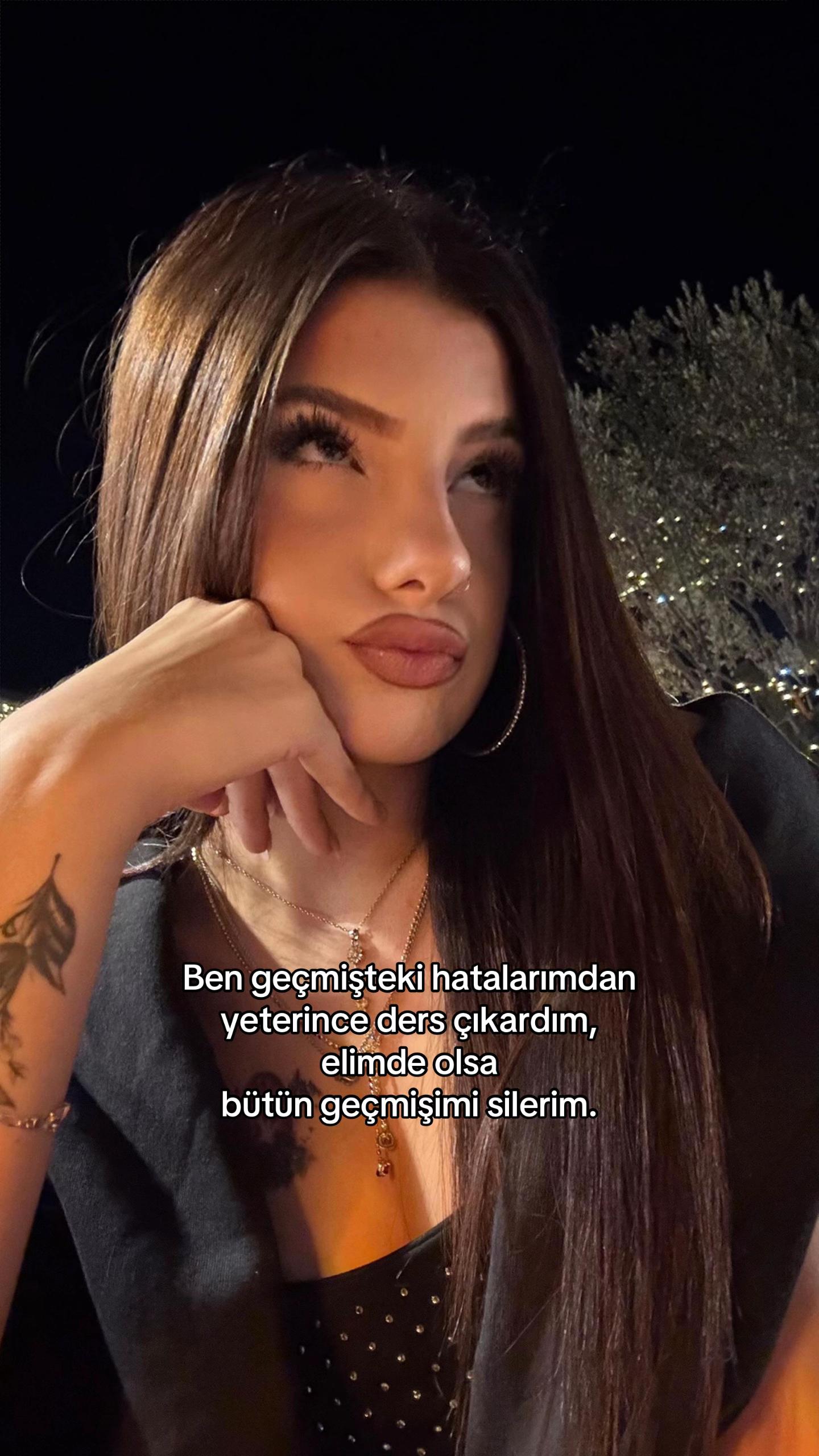 @Azra Eşref