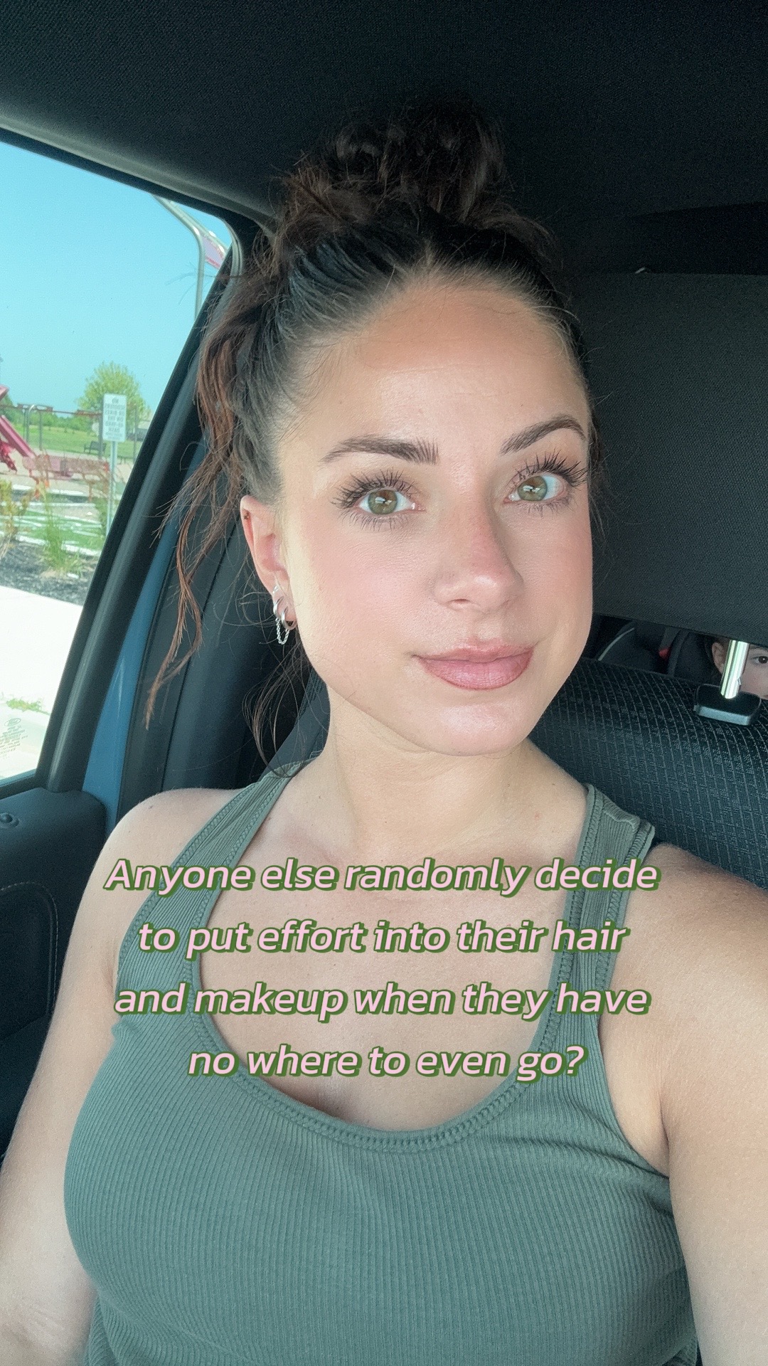 @HappilyHillary