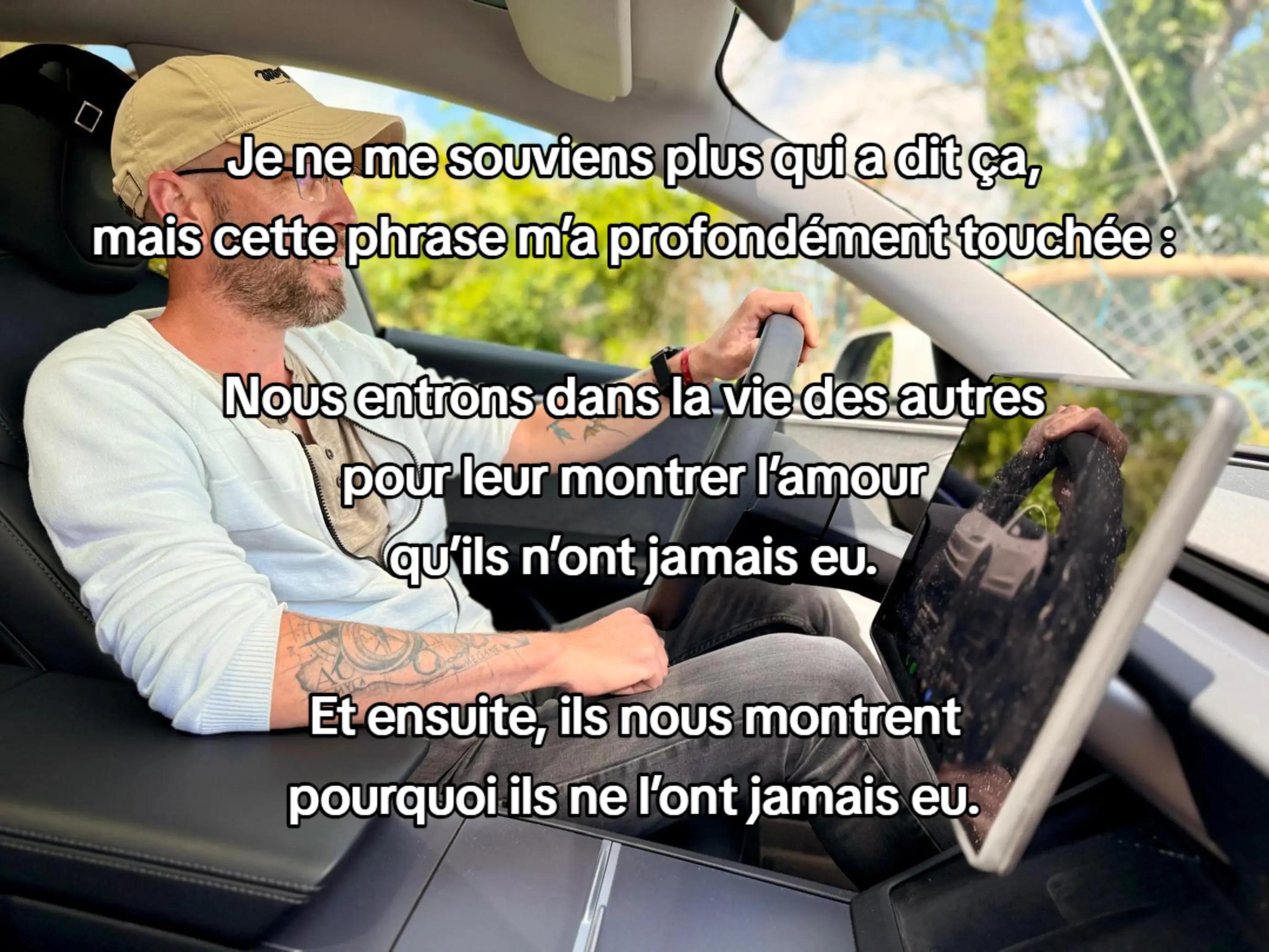 @un homme debout