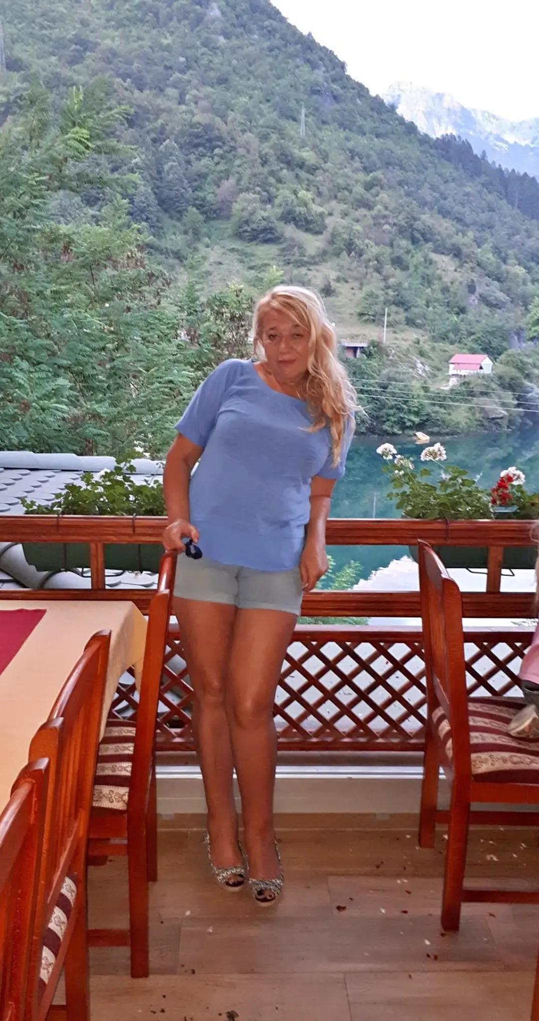 @Sara Policajka