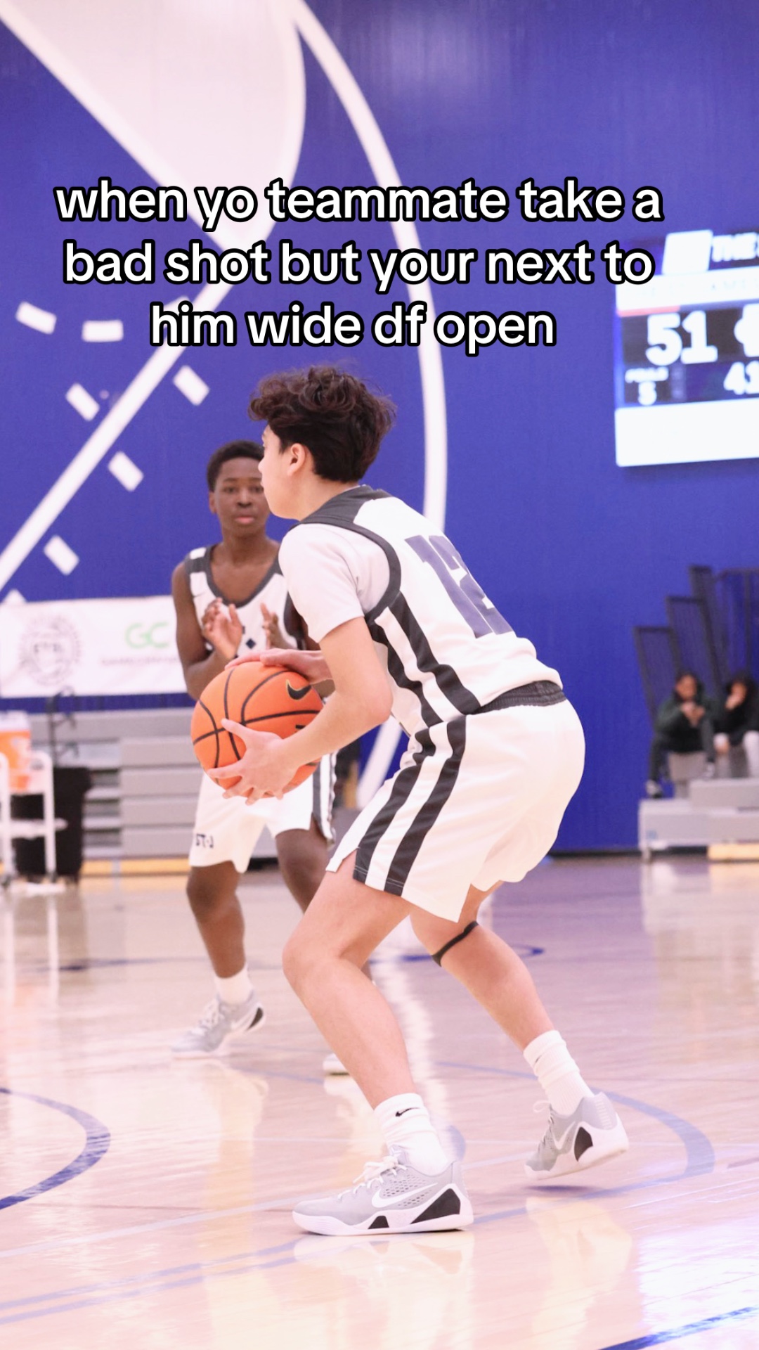 @⛹🏽♂️