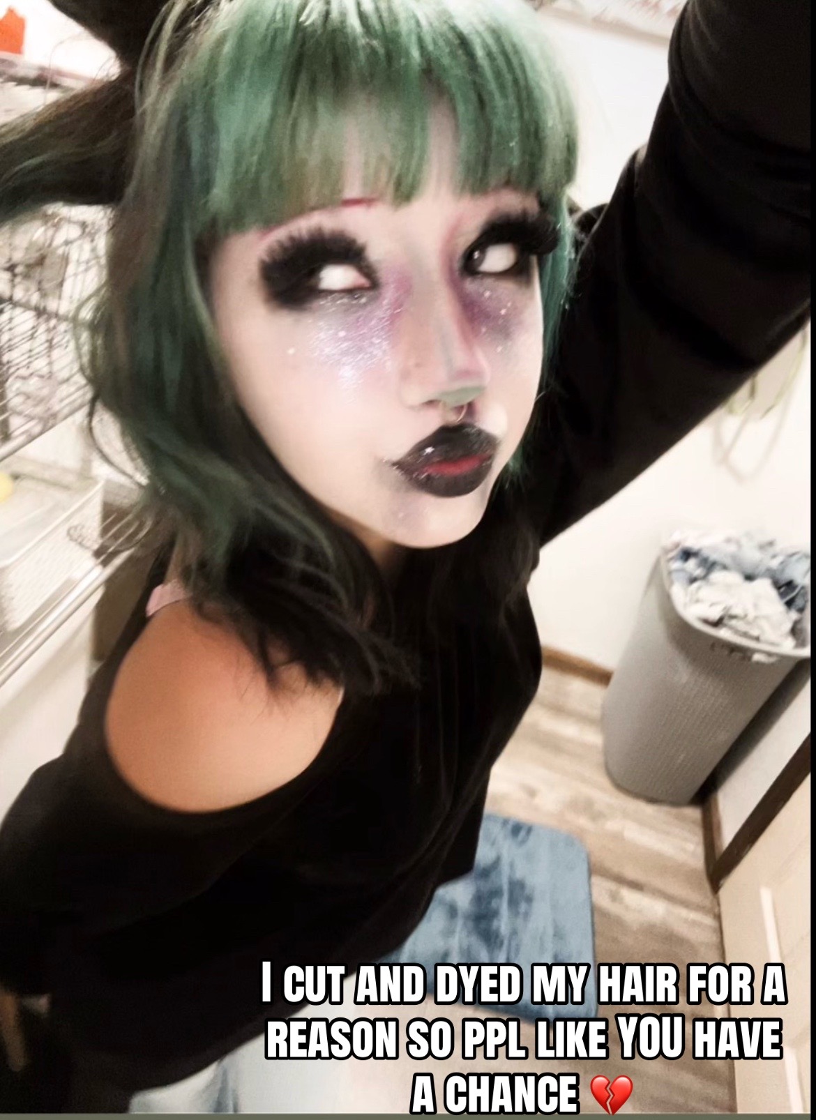 @R🦇🧁🧟♀️👀