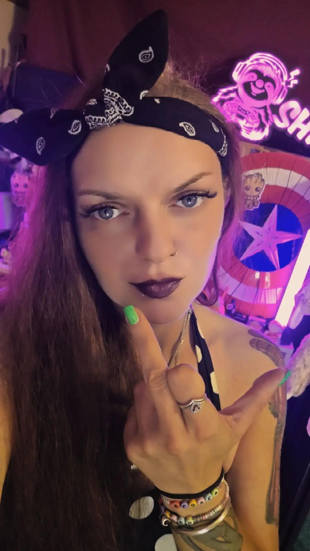 @Shiva_Faultier_Queen 🦥👑