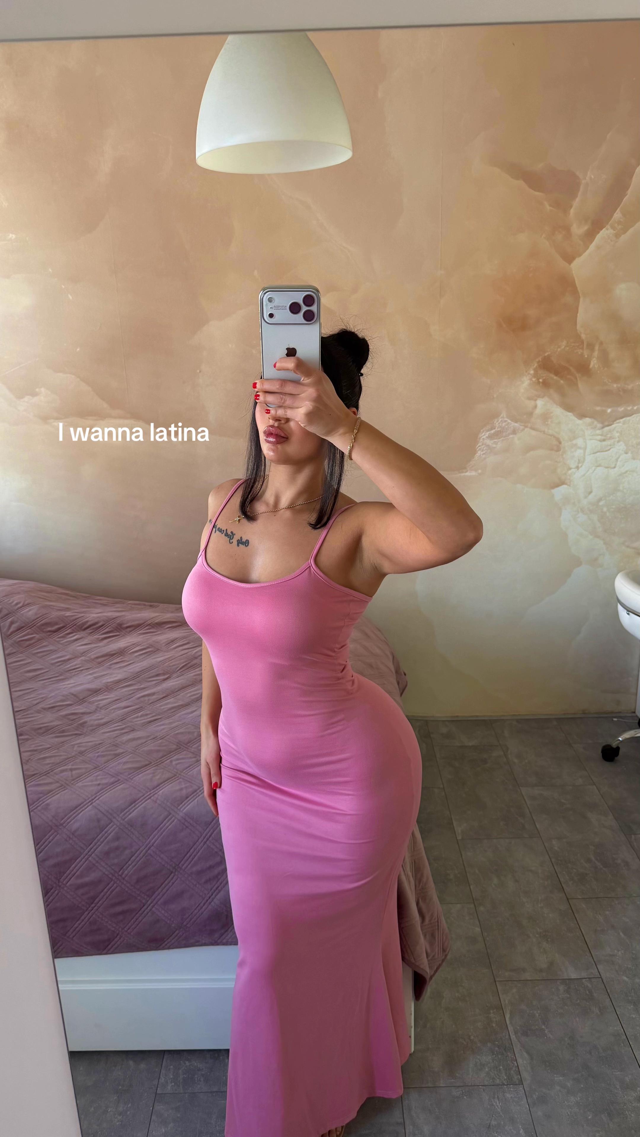 @EllxFit