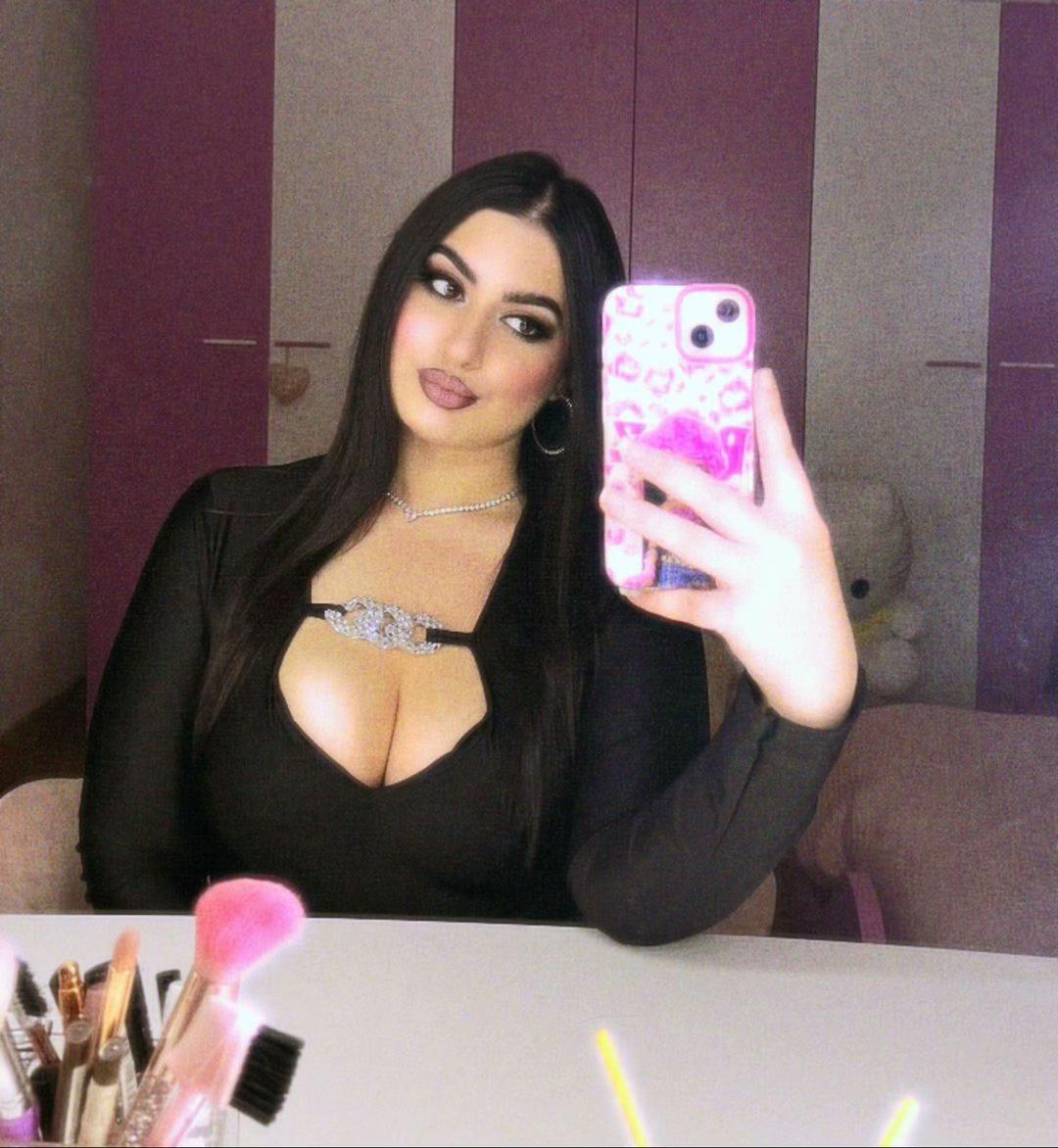 @𝓜𝓸𝓷𝓲𝓴𝓪🍓