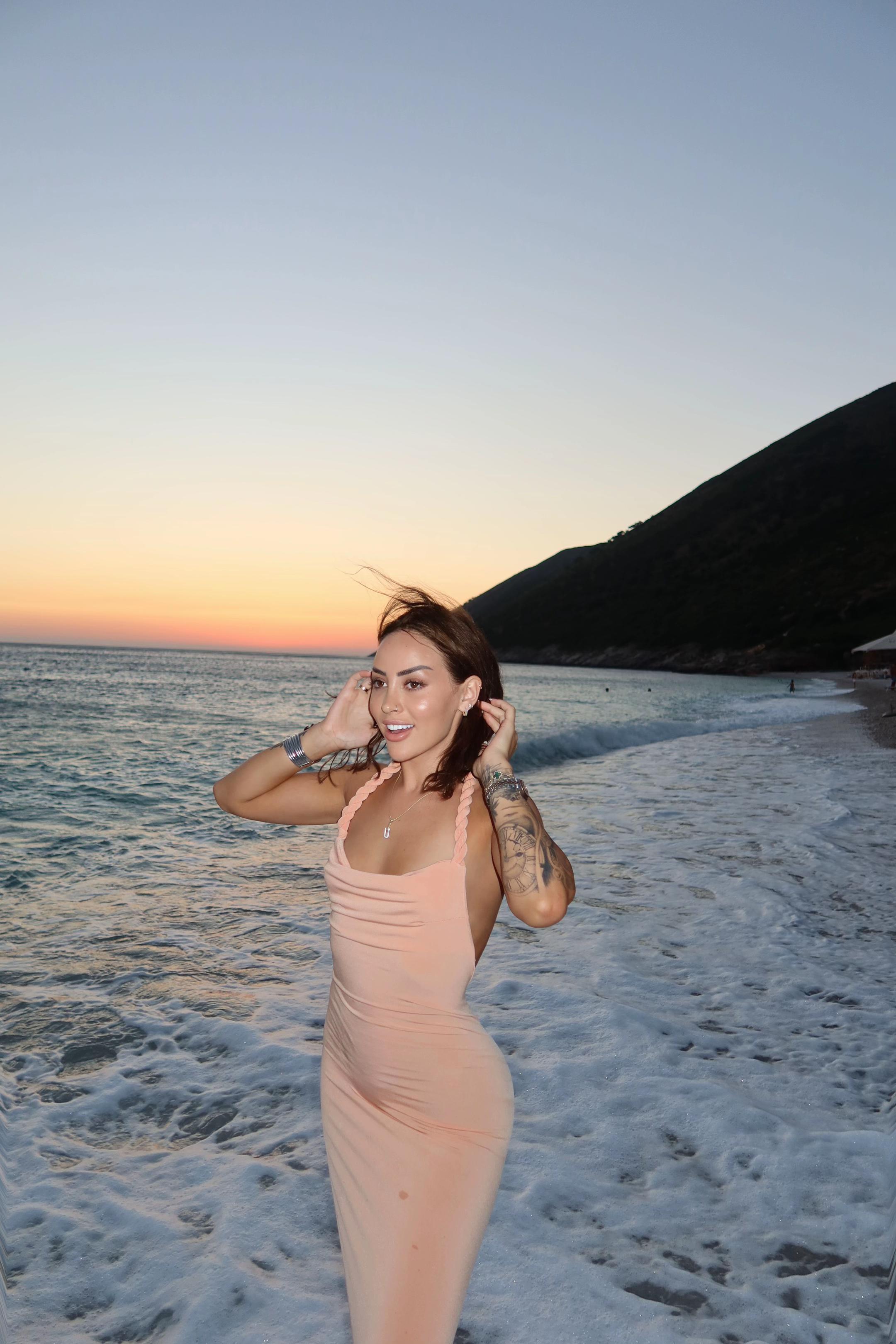 @LonaMuca