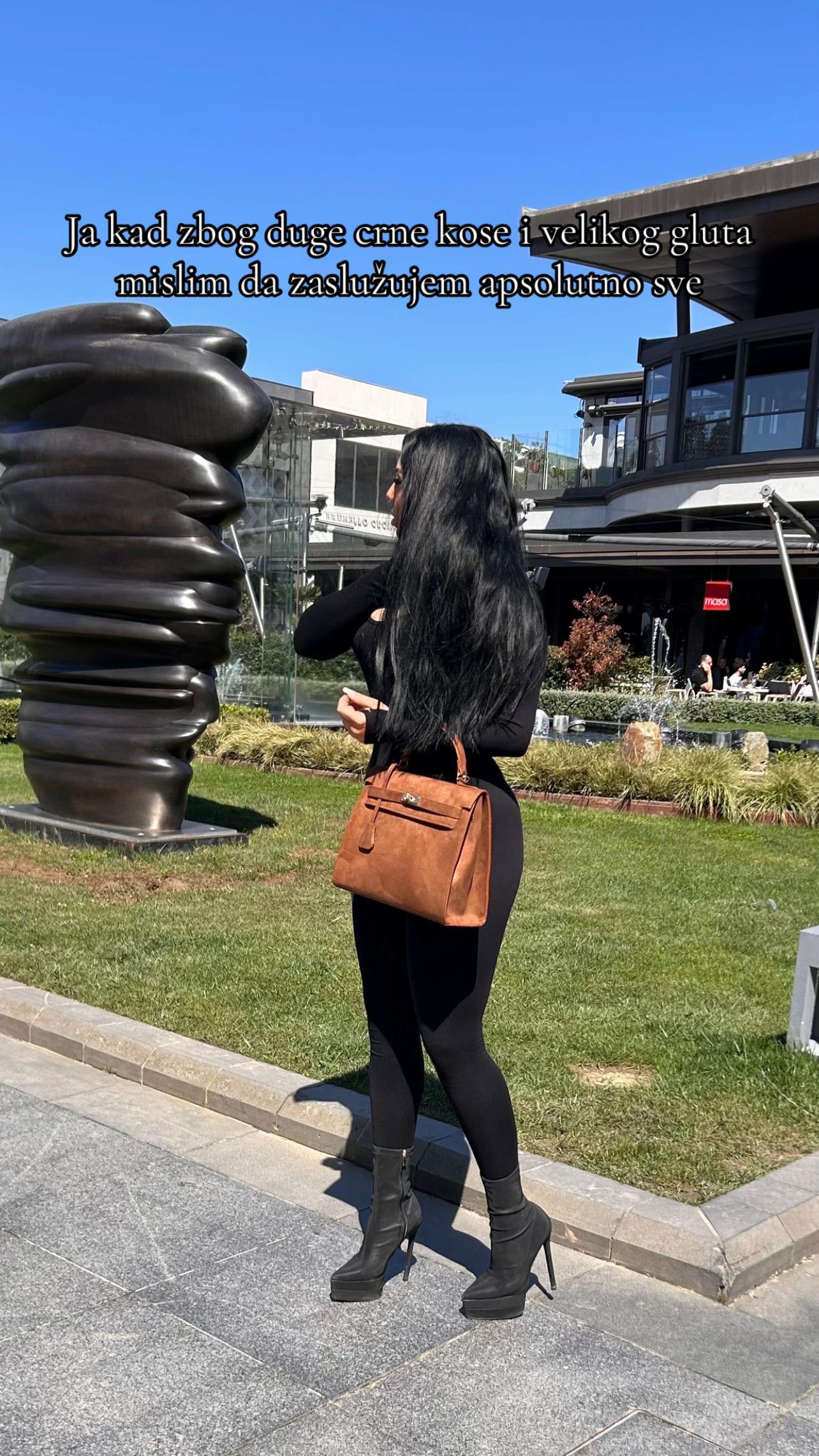 @L A R A