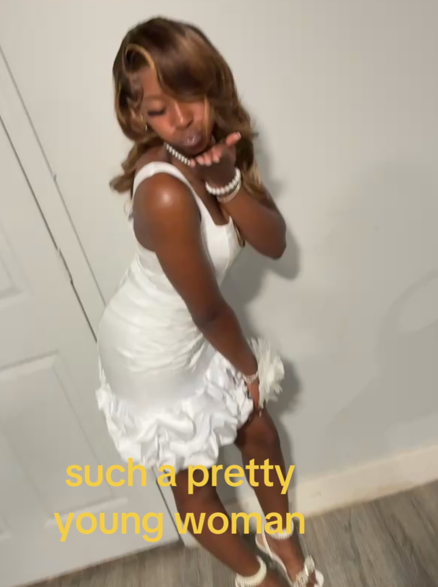 @rockoutzari_