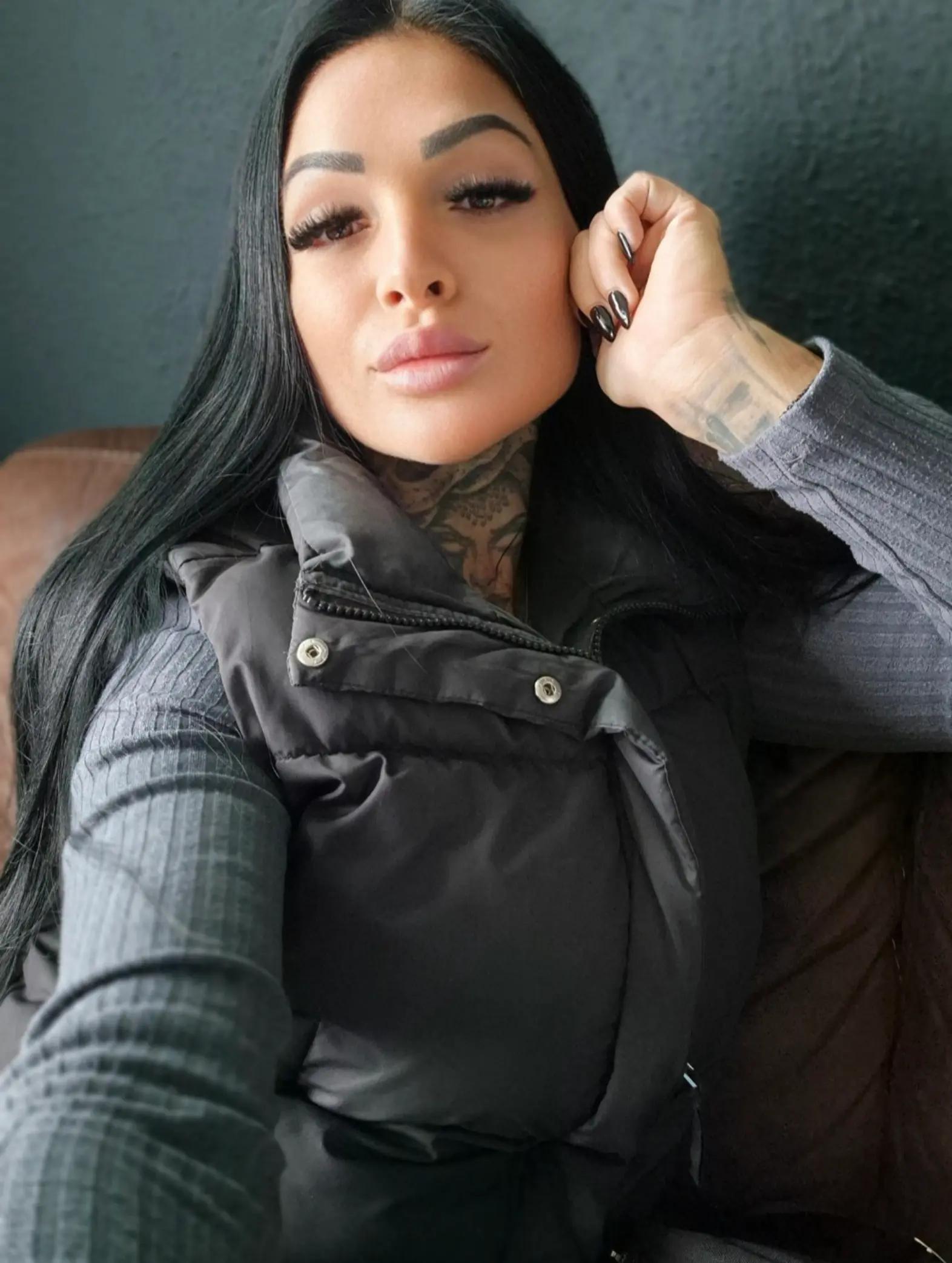 @Beniken93