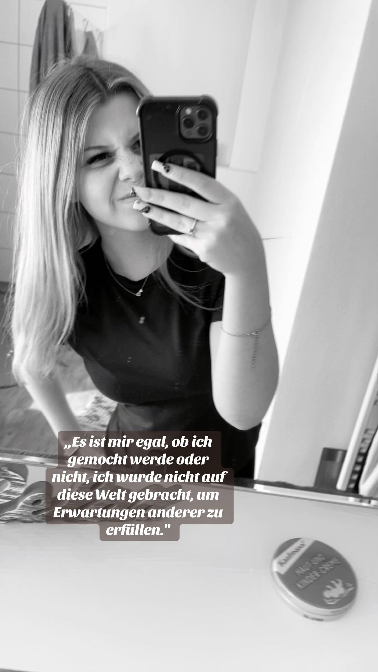 @𝐞𝐦𝐦𝐚