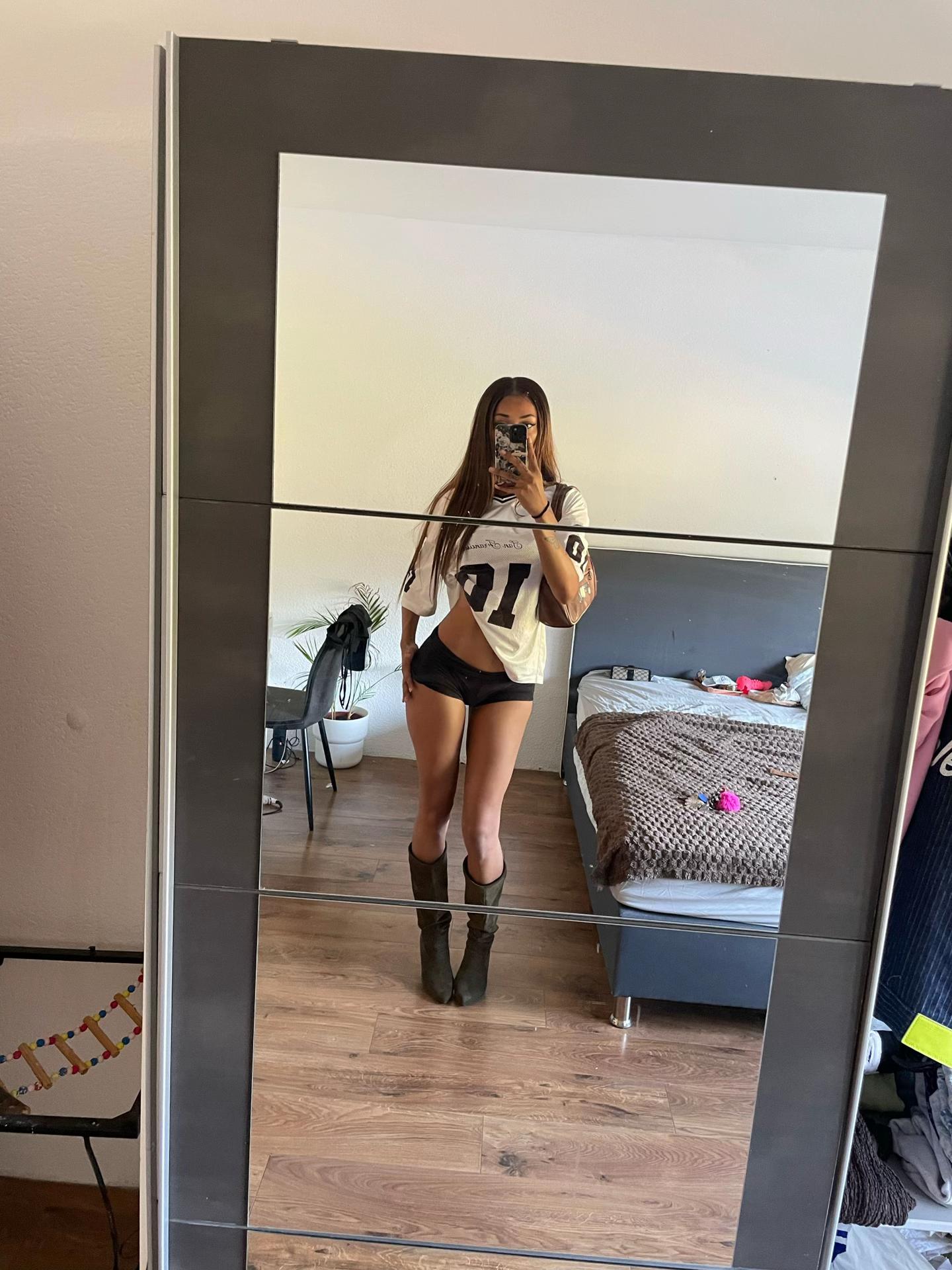 @Julianna Isabella