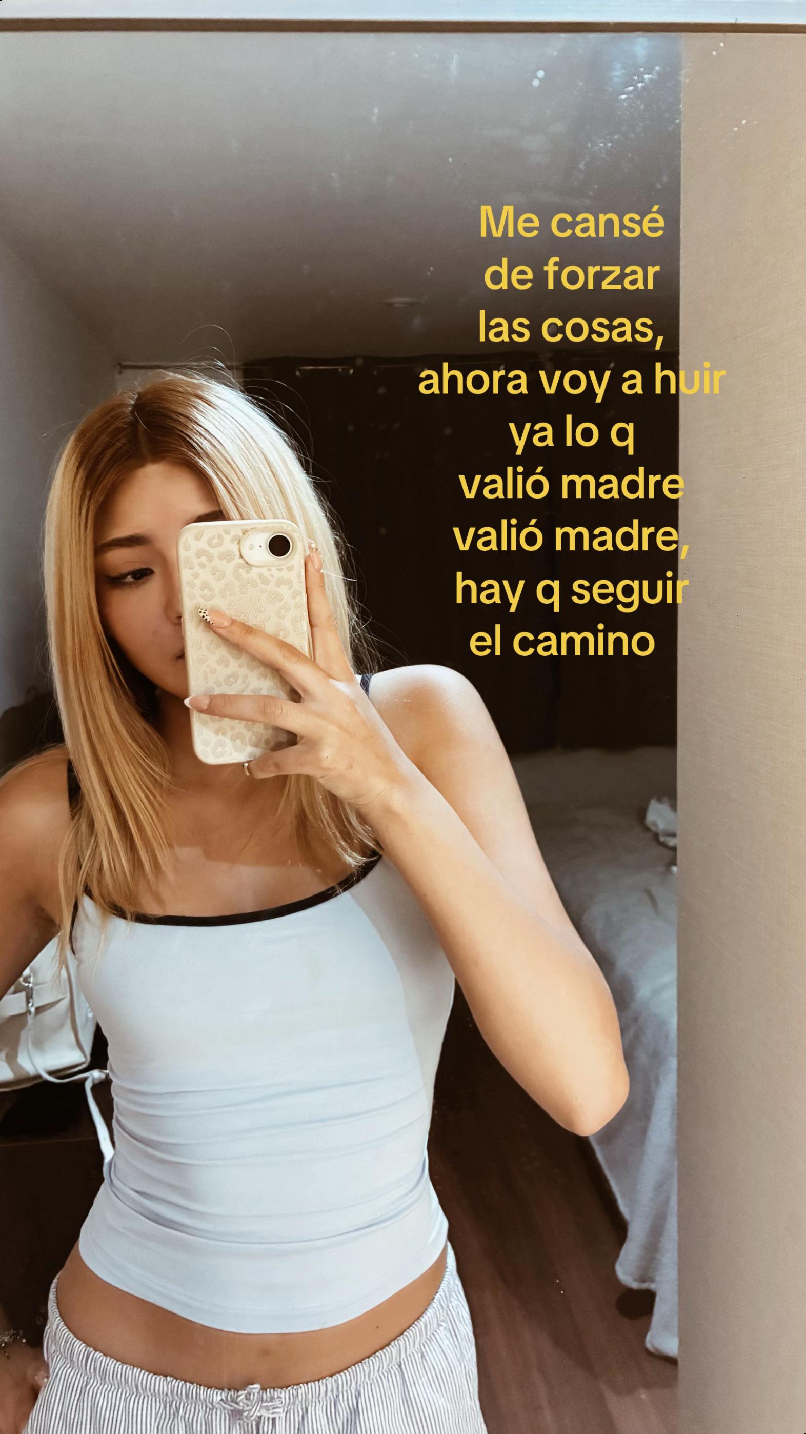 @𝐓