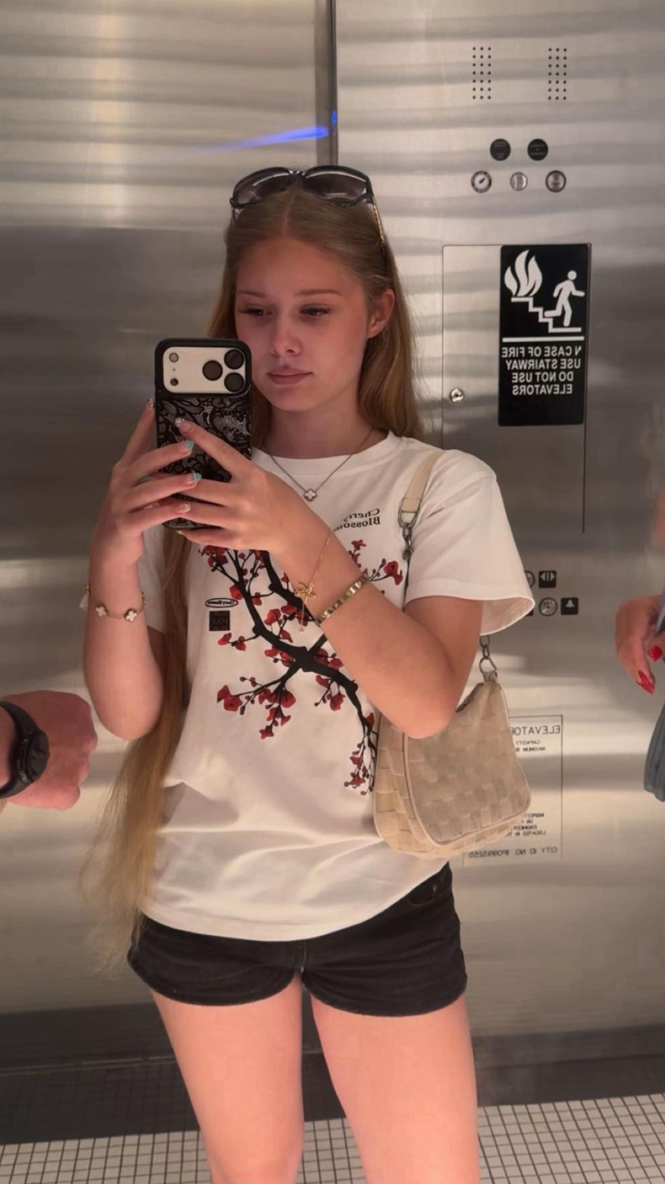 @Mia
