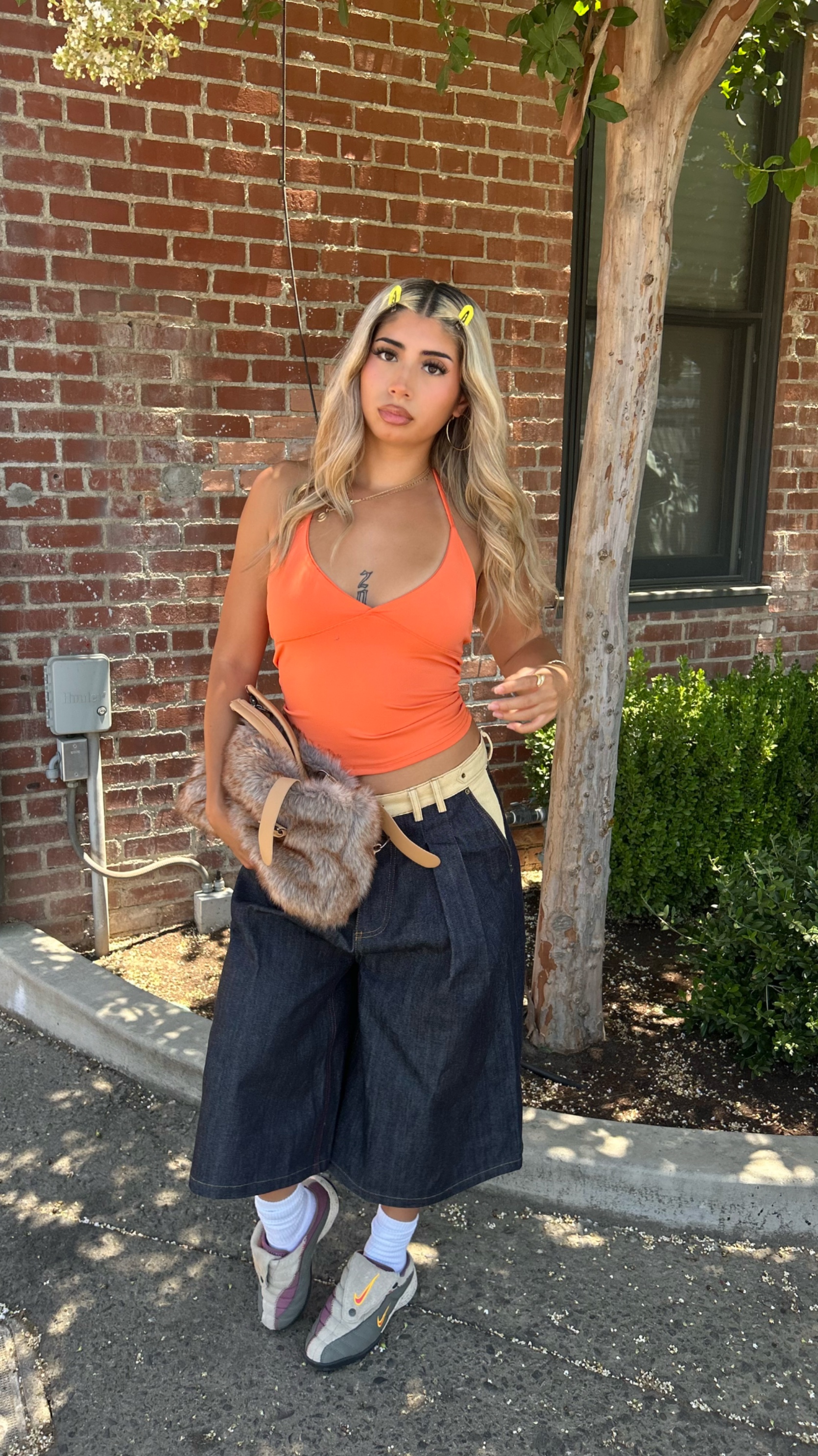 @&copy;️