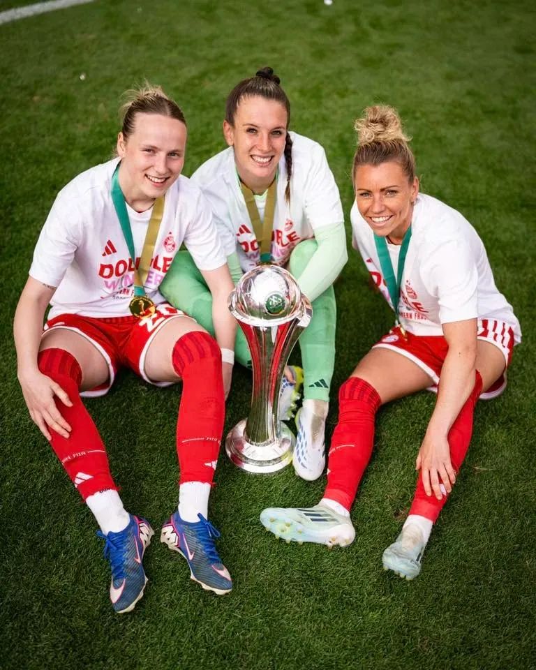 @Queen Linda Dallmann 🔴⚪️👑
