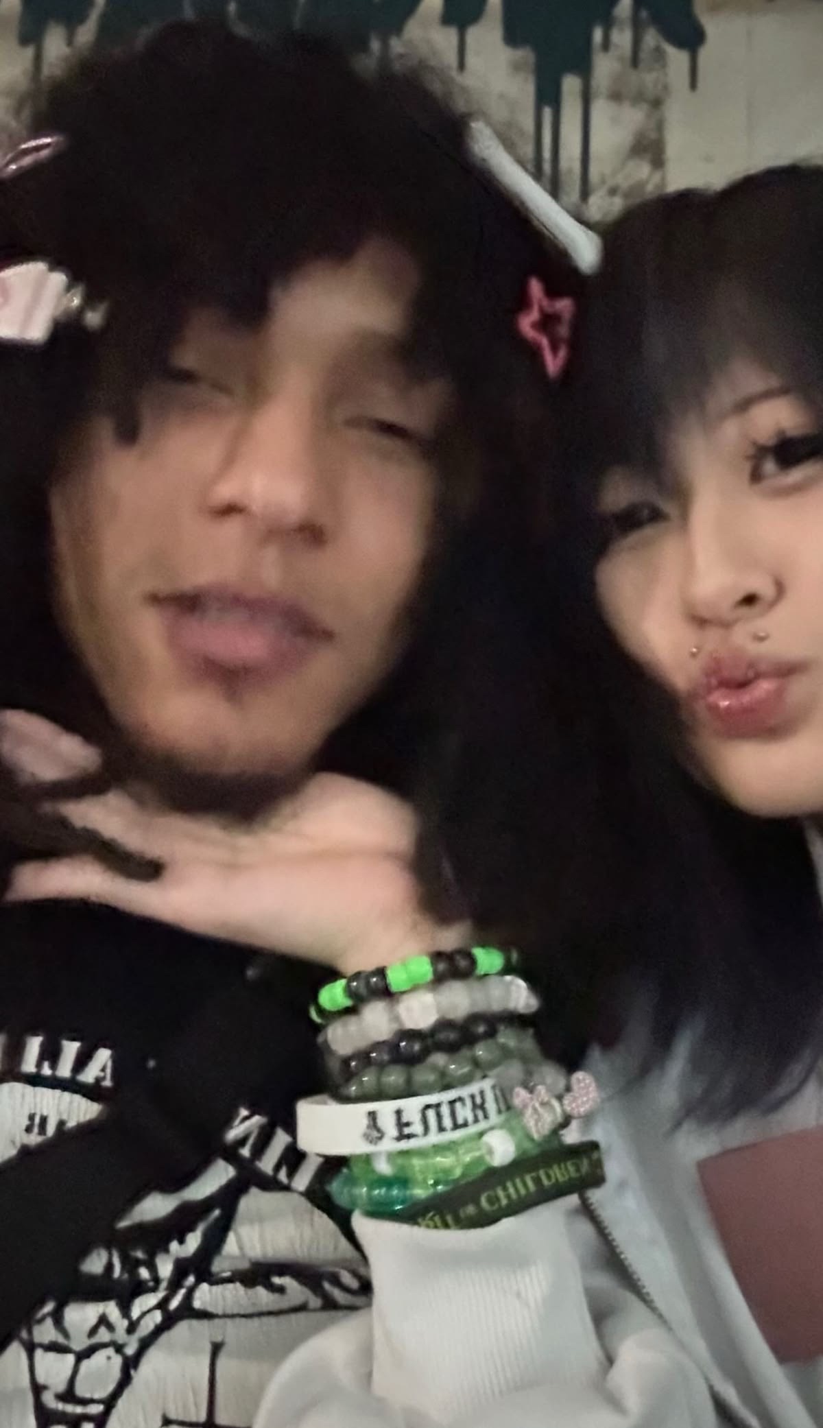 @𝔷𝔬𝔪𝔟𝔦🧟