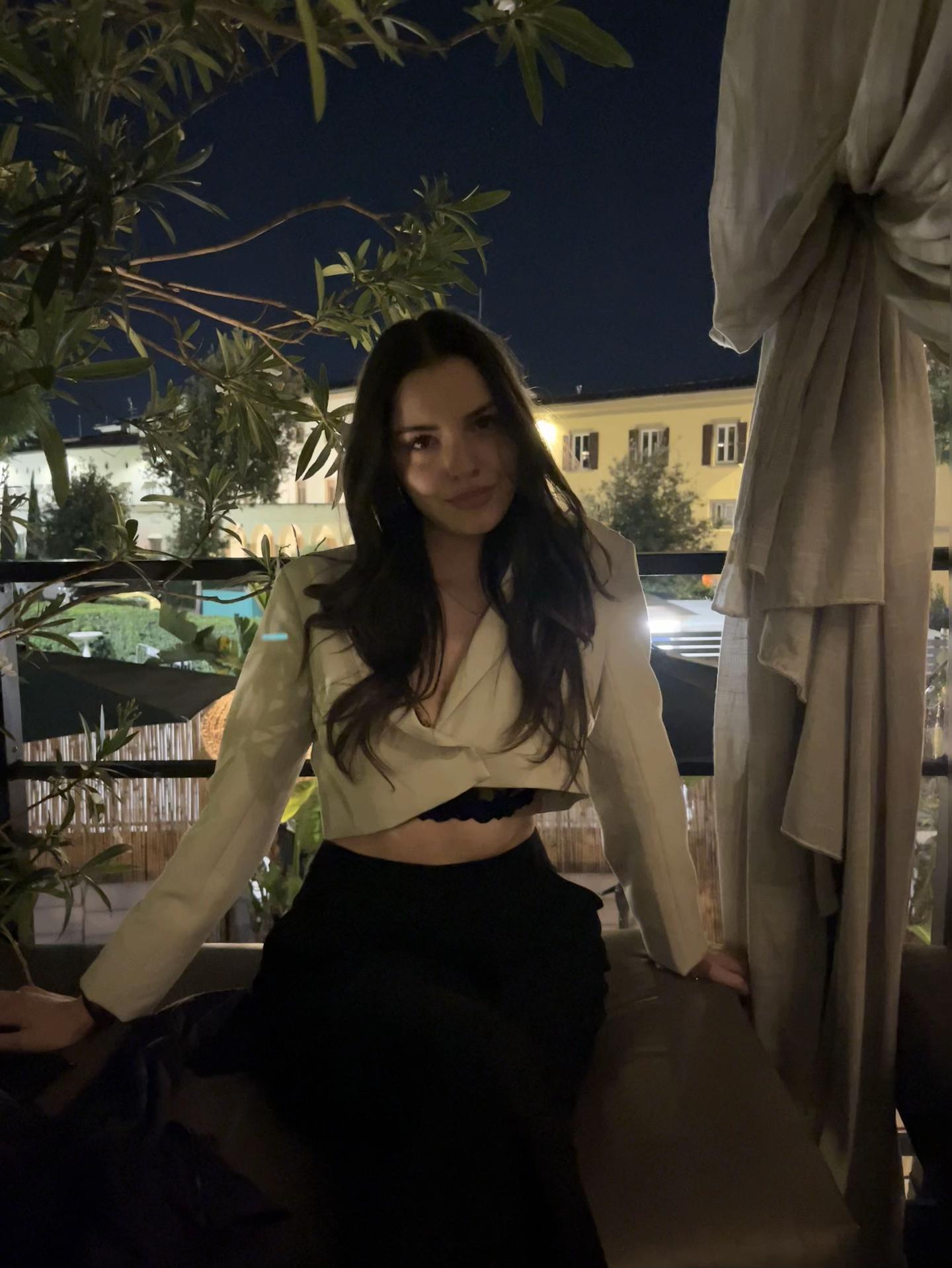@𝐅