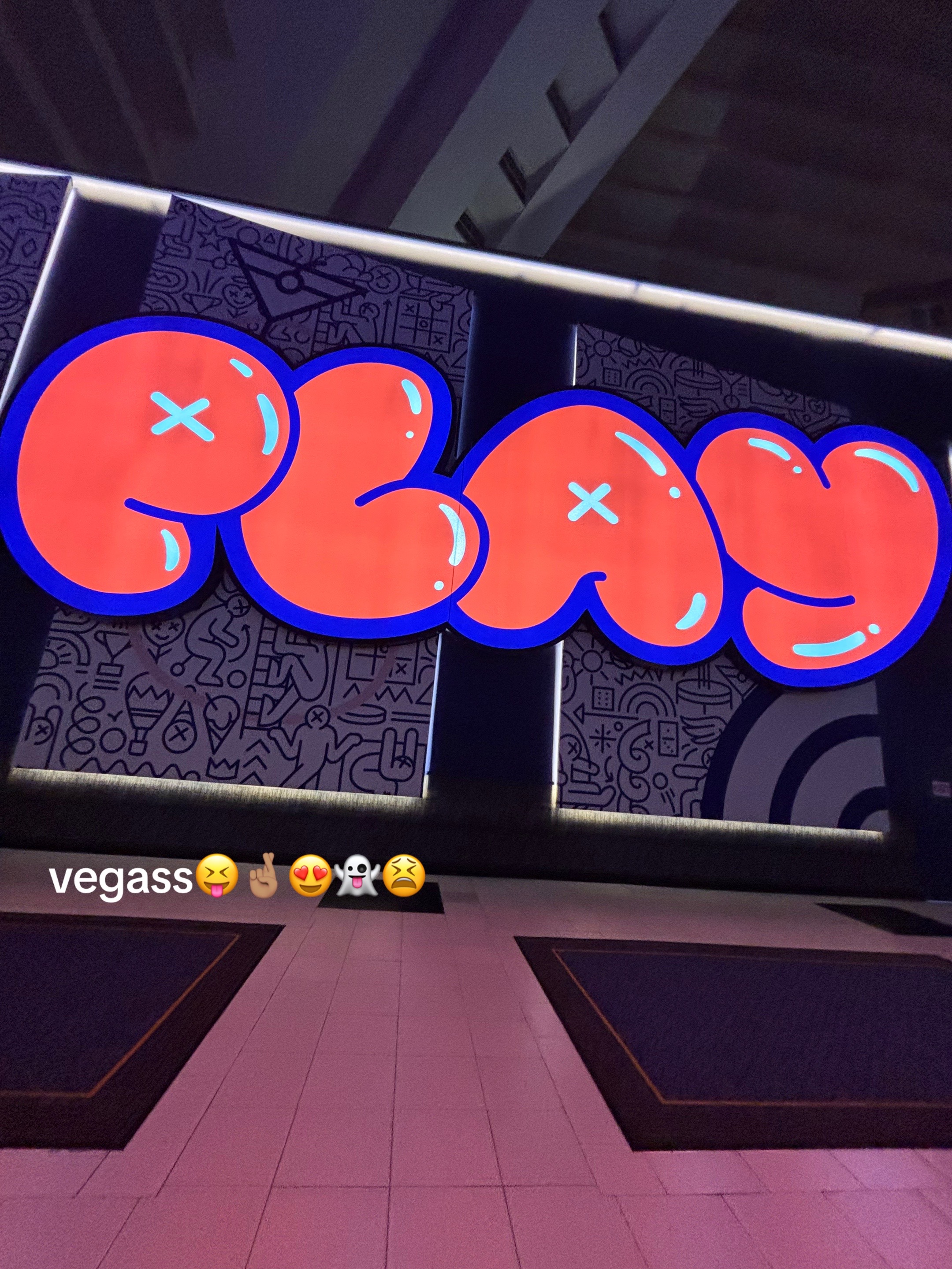 @👩🏽&zwj;❤️&zwj;💋&zwj;👩🏽