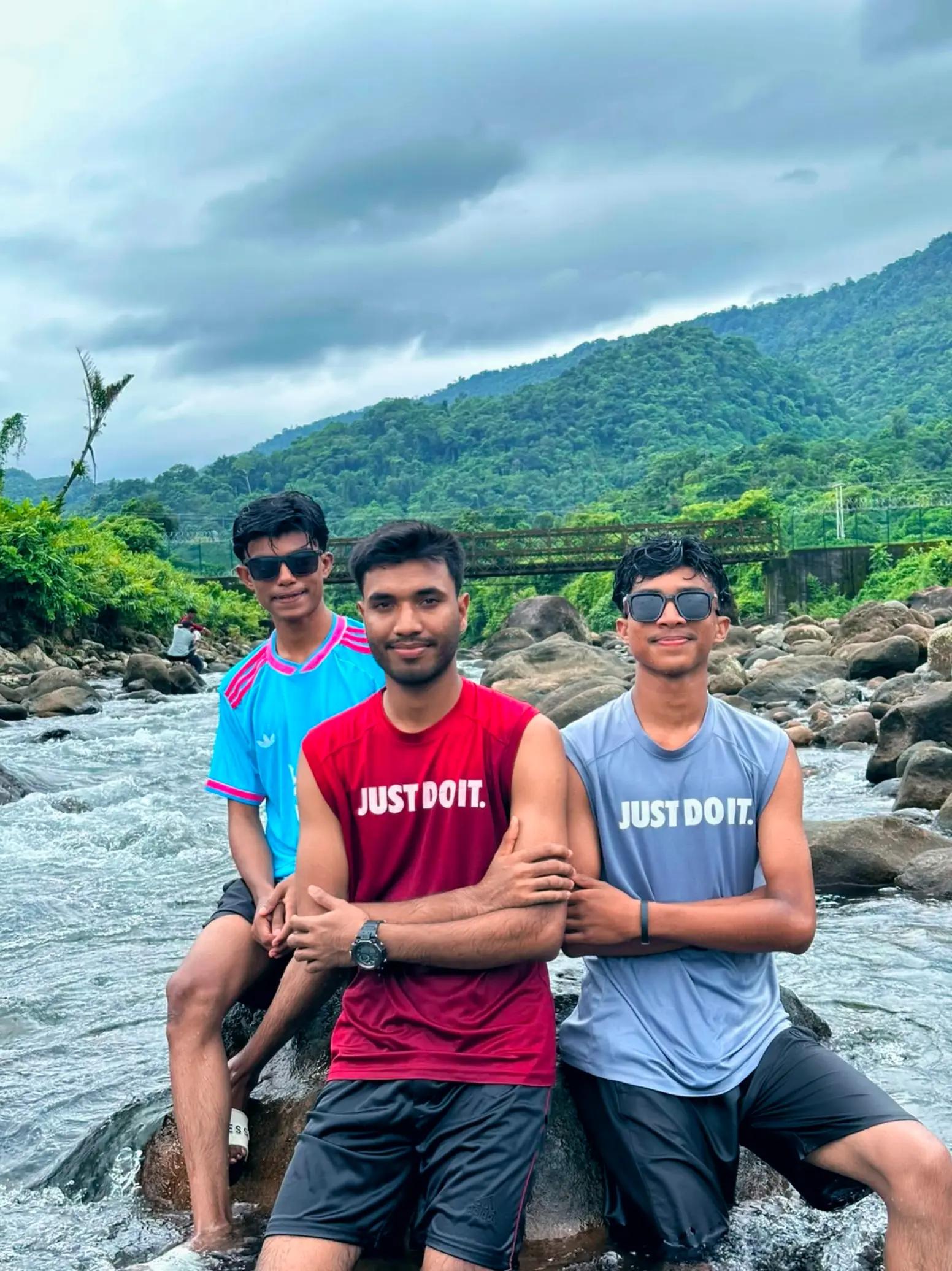 @𝑴𝒓.𝑺𝒐𝒖𝒓𝒂𝒗🇧🇩