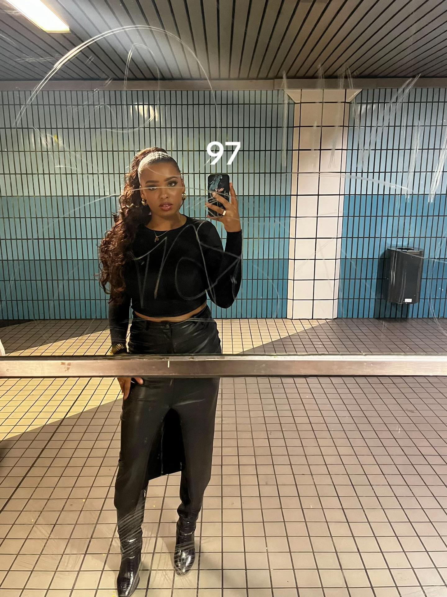 @Moniquee