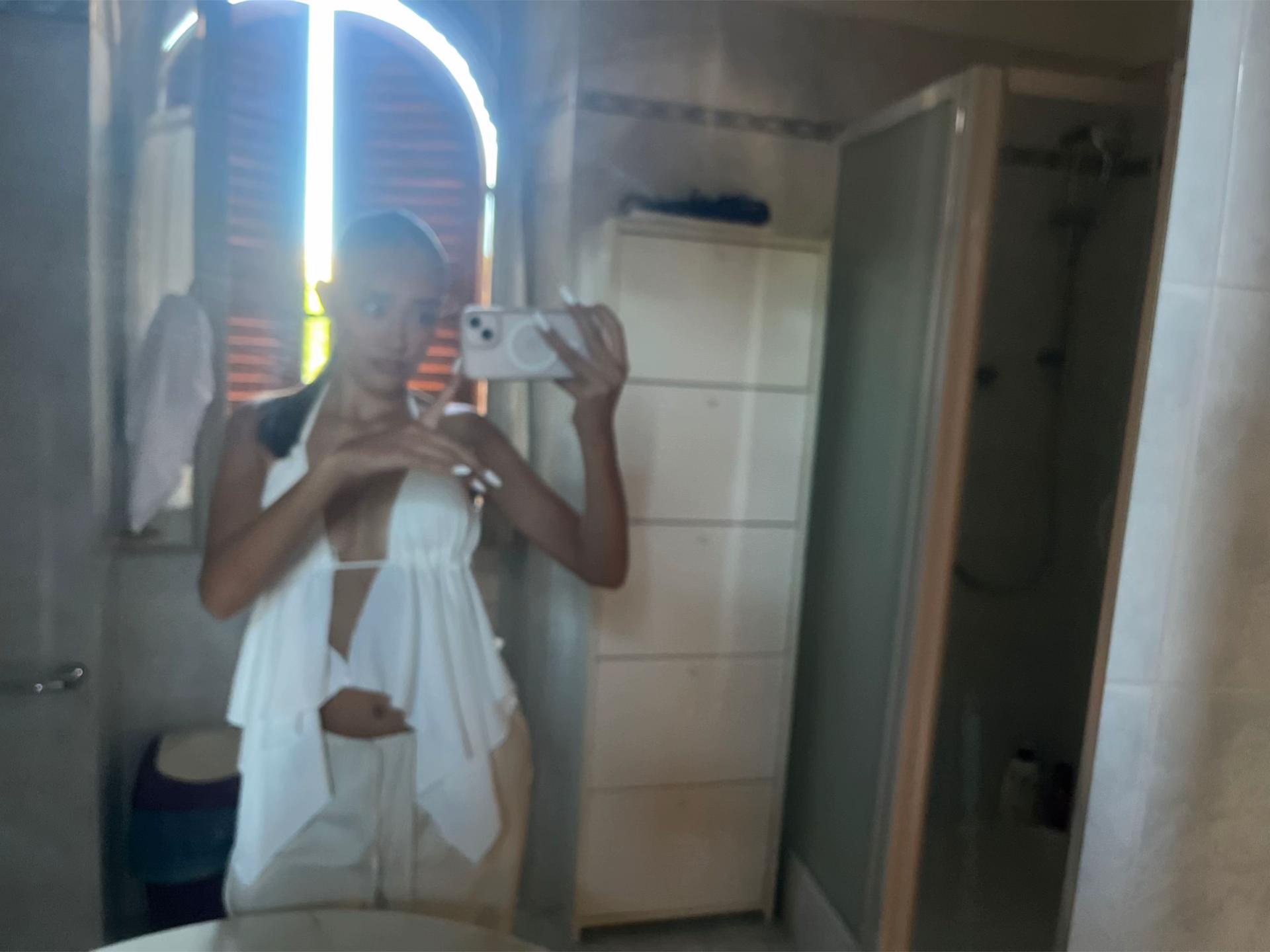 @_antinorievelyn__