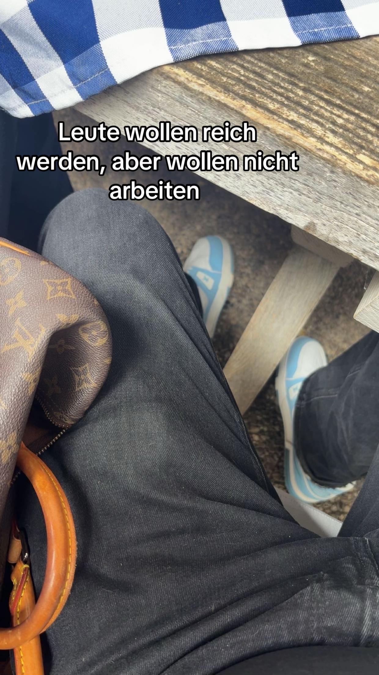 @⃟