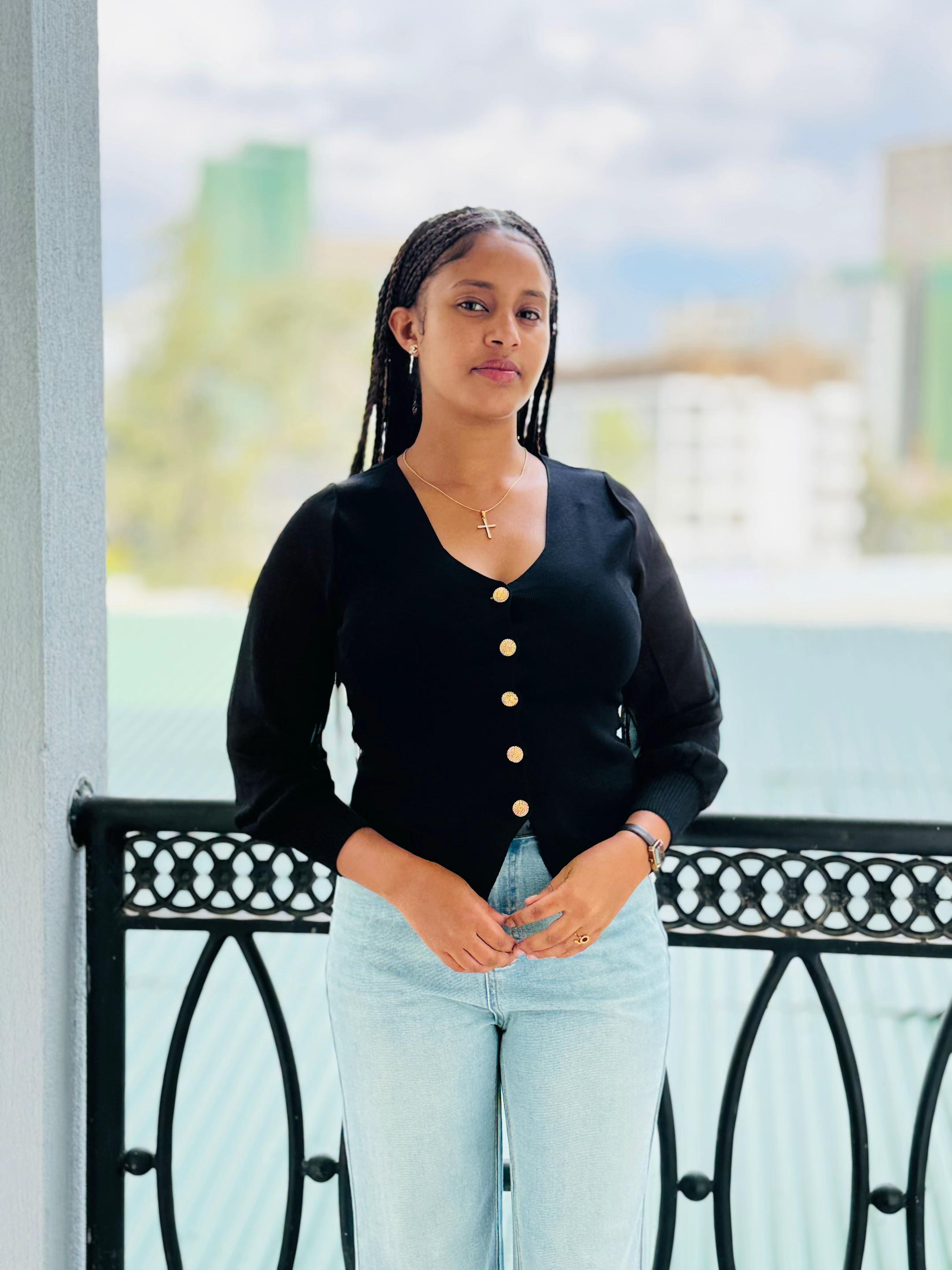 @Bella (እ-ኑ)