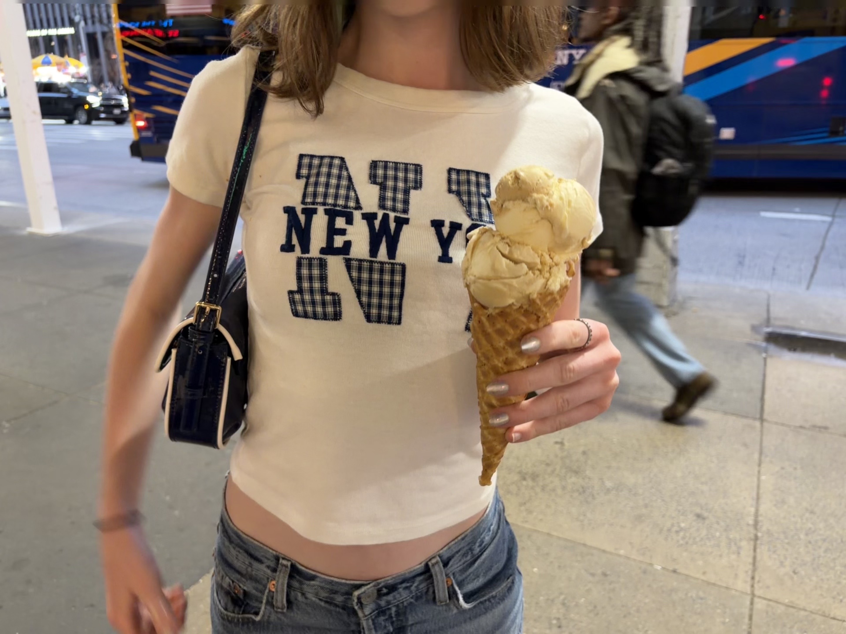 @•