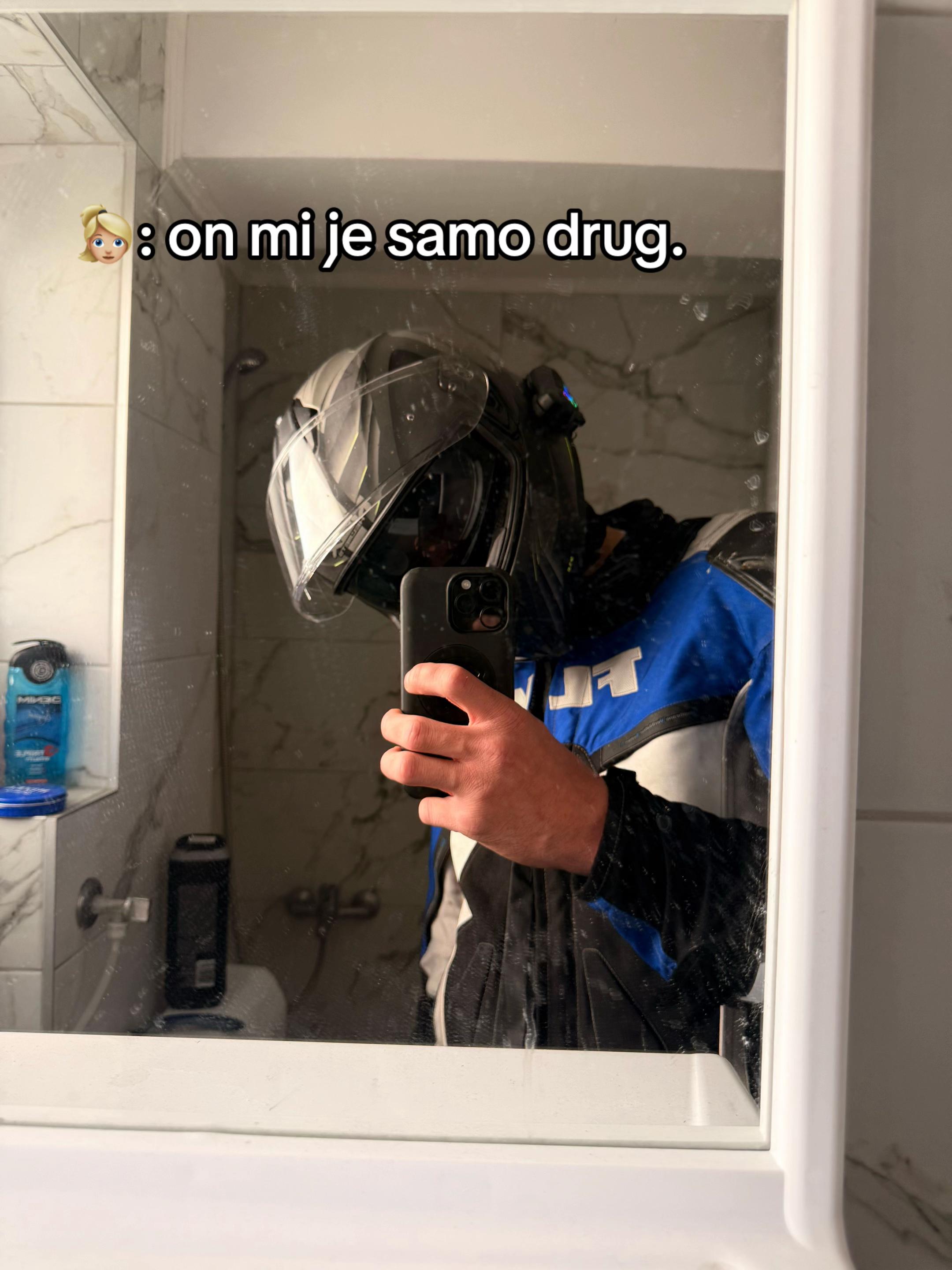 @🖤