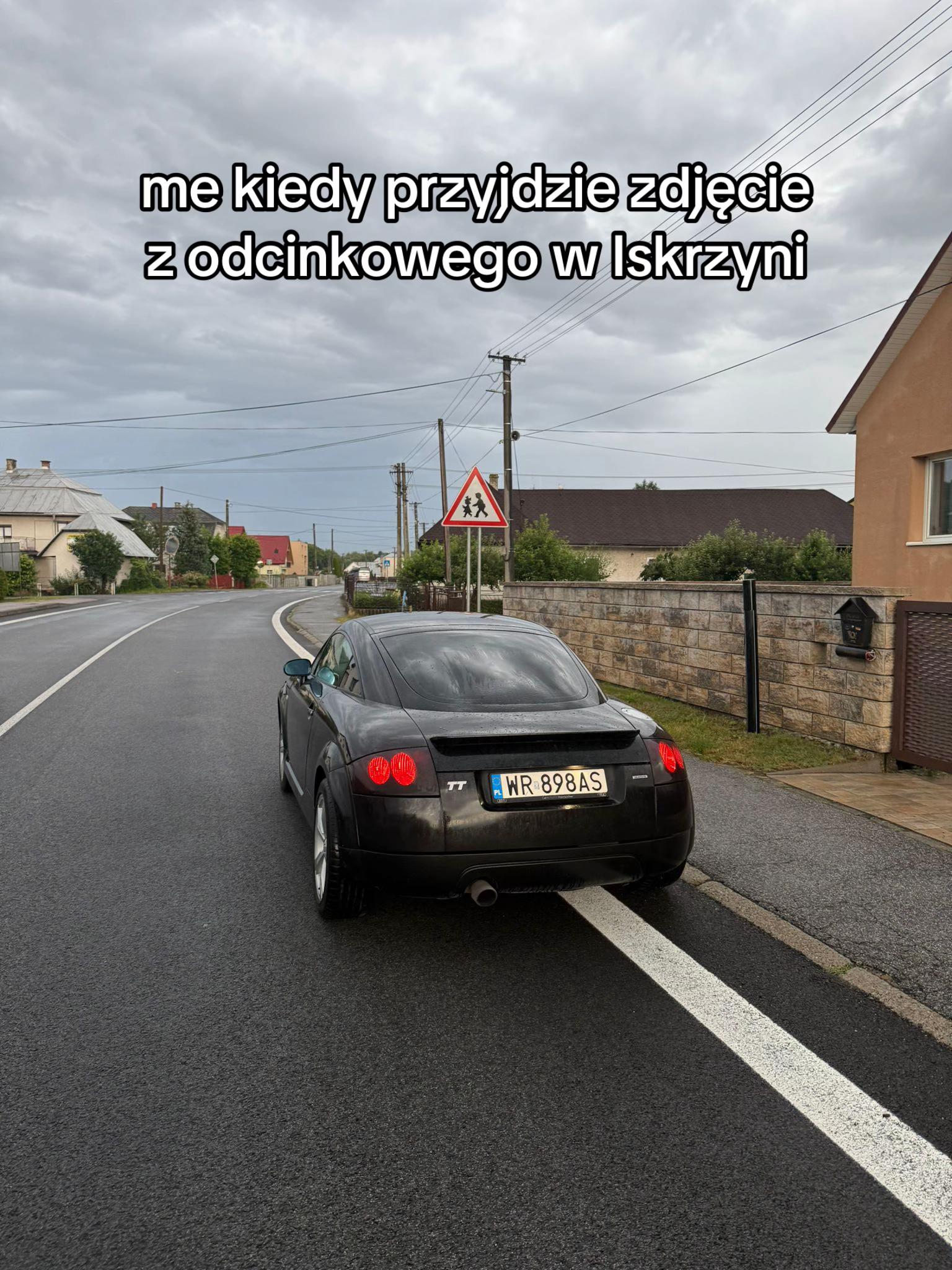 @𝑨𝒈𝒏𝒊𝒆𝒔𝒛𝒌𝒂 🩶