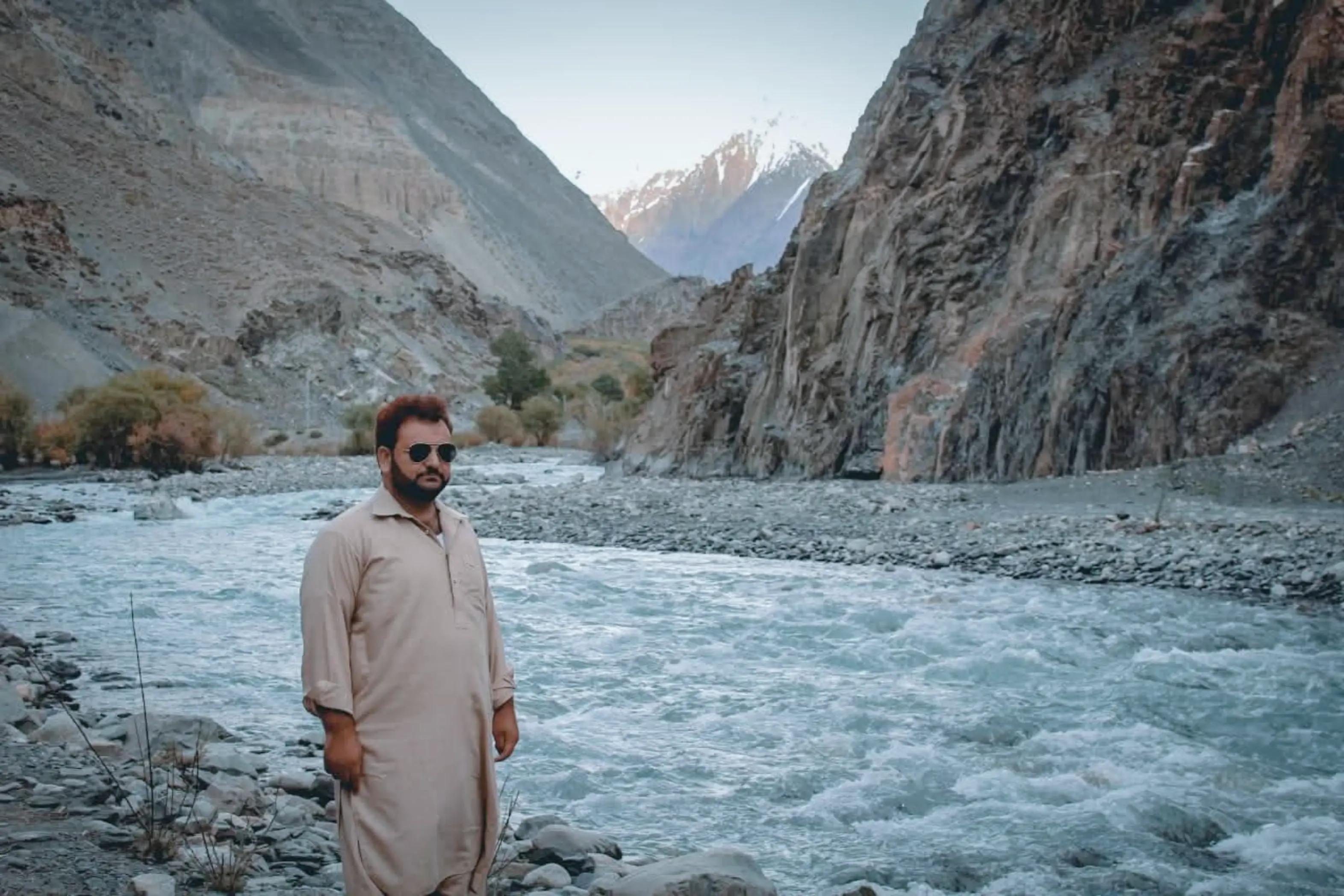 @Travel_with_Waqas