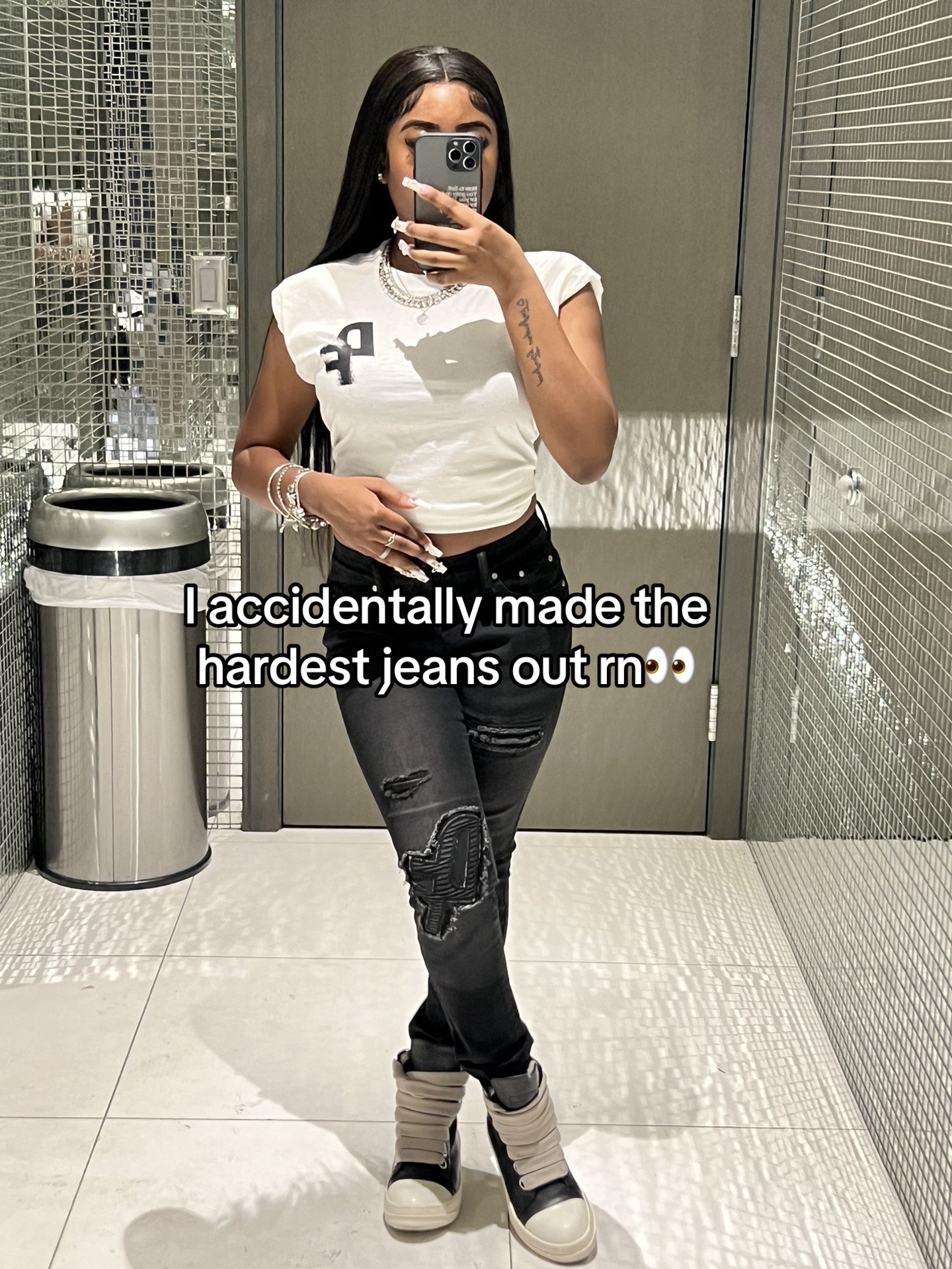 @MS. DIFF&Eacute;RENT