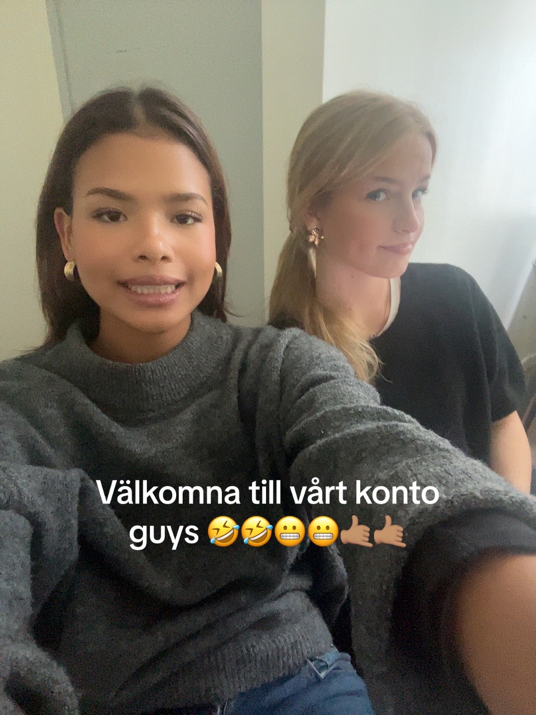 @Kajsa & Elin 👩🏼❤️💋👩🏽