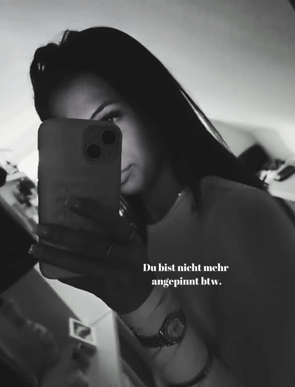 @℣