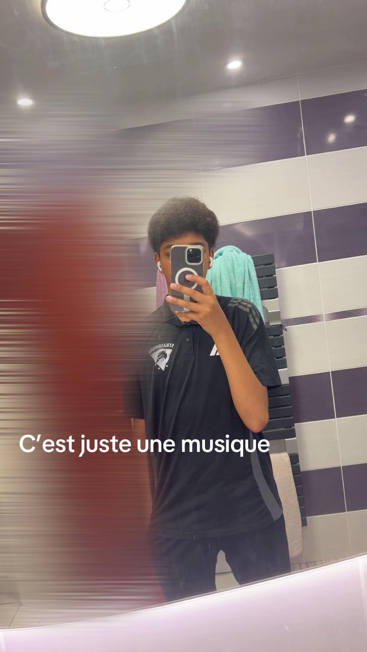 @Est🏀🇨🇲