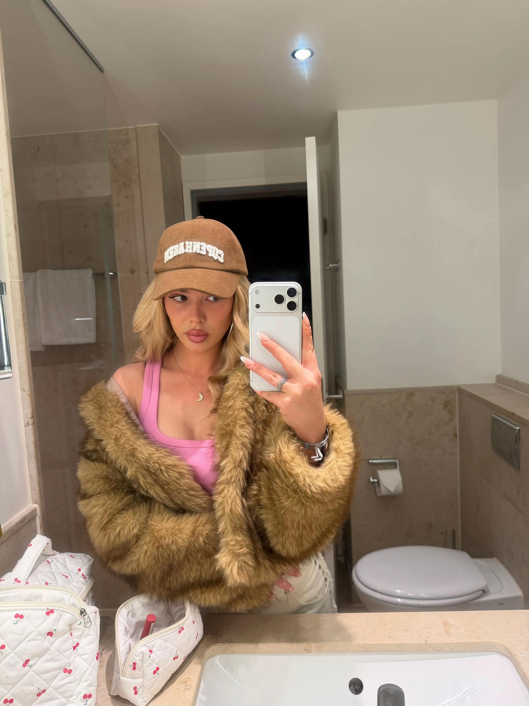 @selena.paradiso