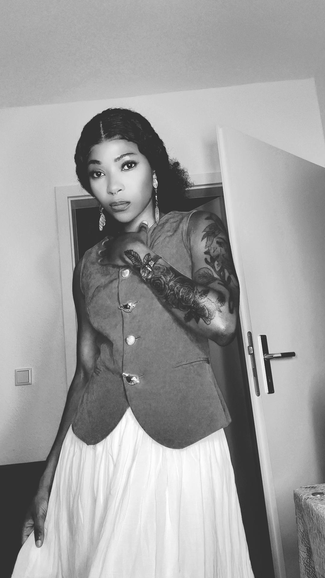 @Queen_lizzyb12 👸🦋🛍