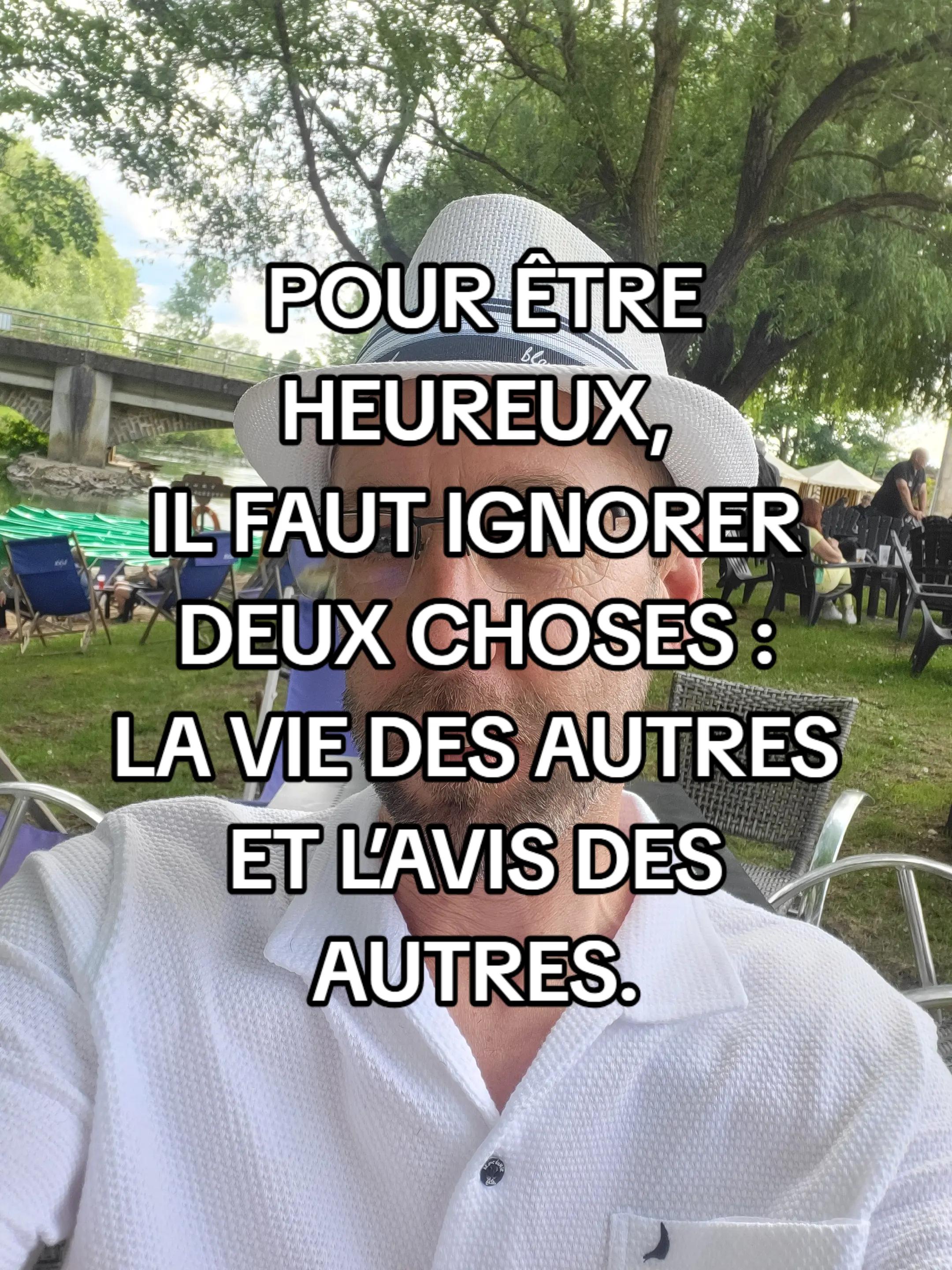 @un homme debout