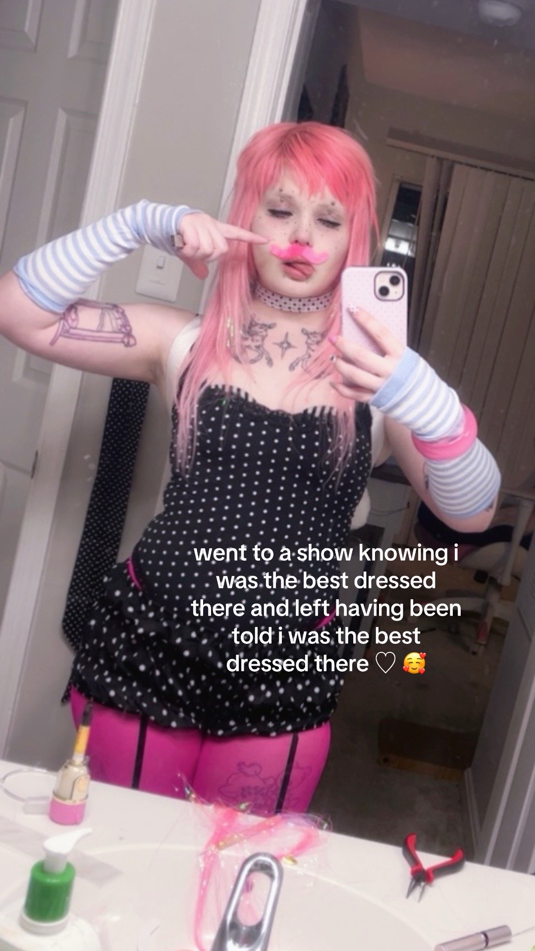 @kneesock