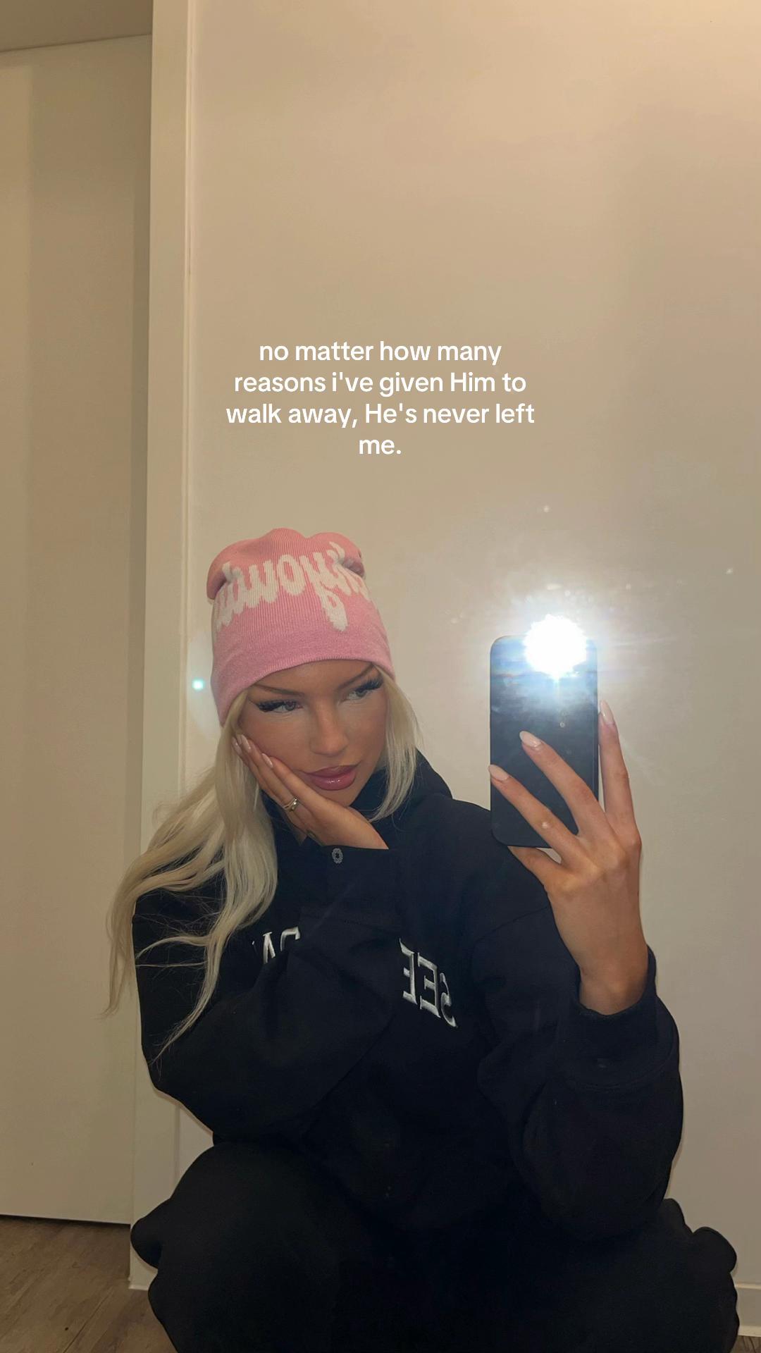 @𝒞𝒽𝒶𝓇𝓁𝒾𝓃𝑒