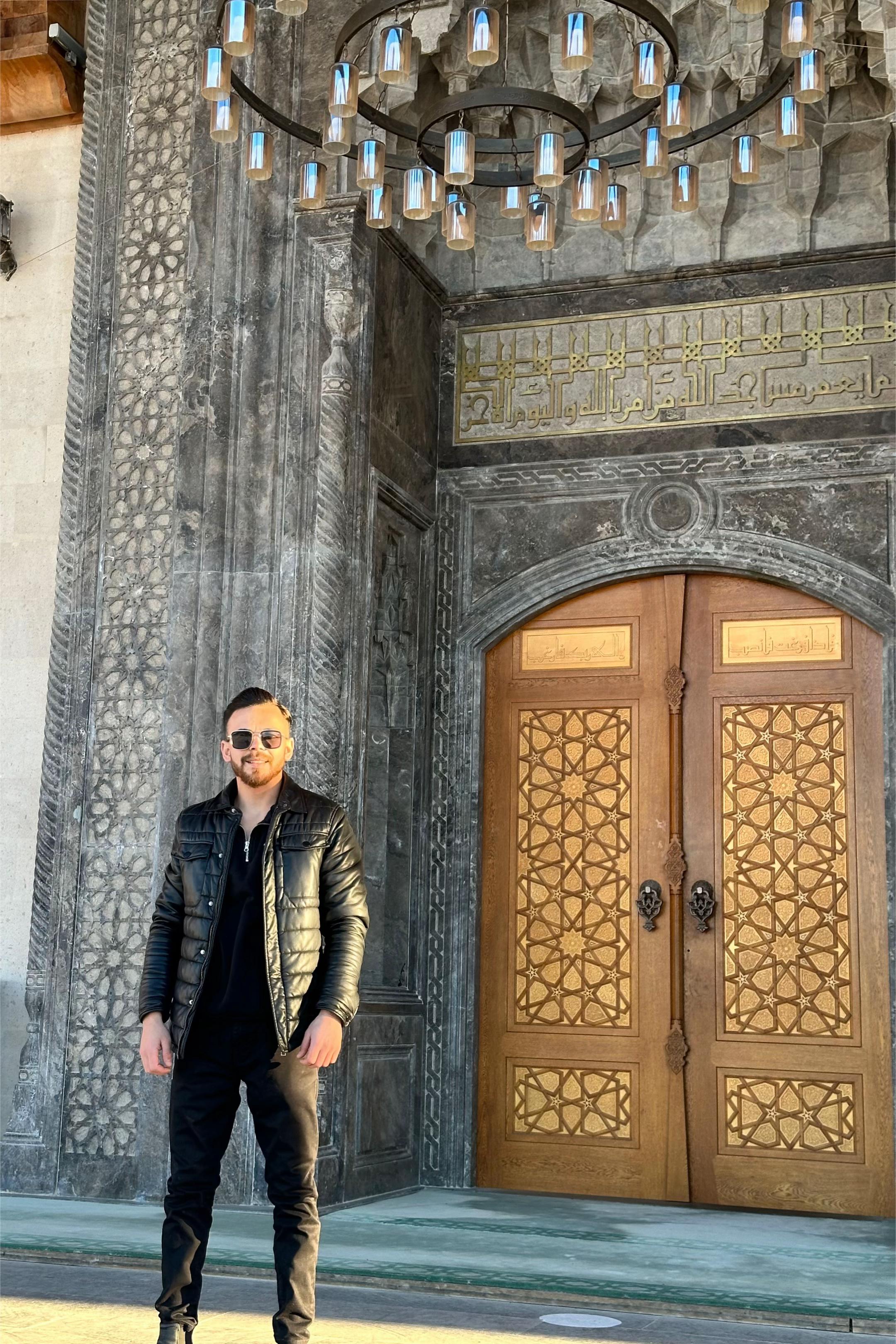 @Ömer Akşit
