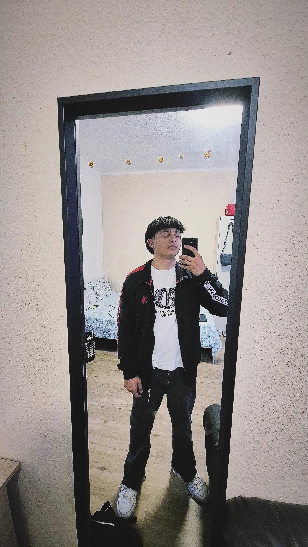 @&sup1;&sup3;⁰&sup1;🇬🇷