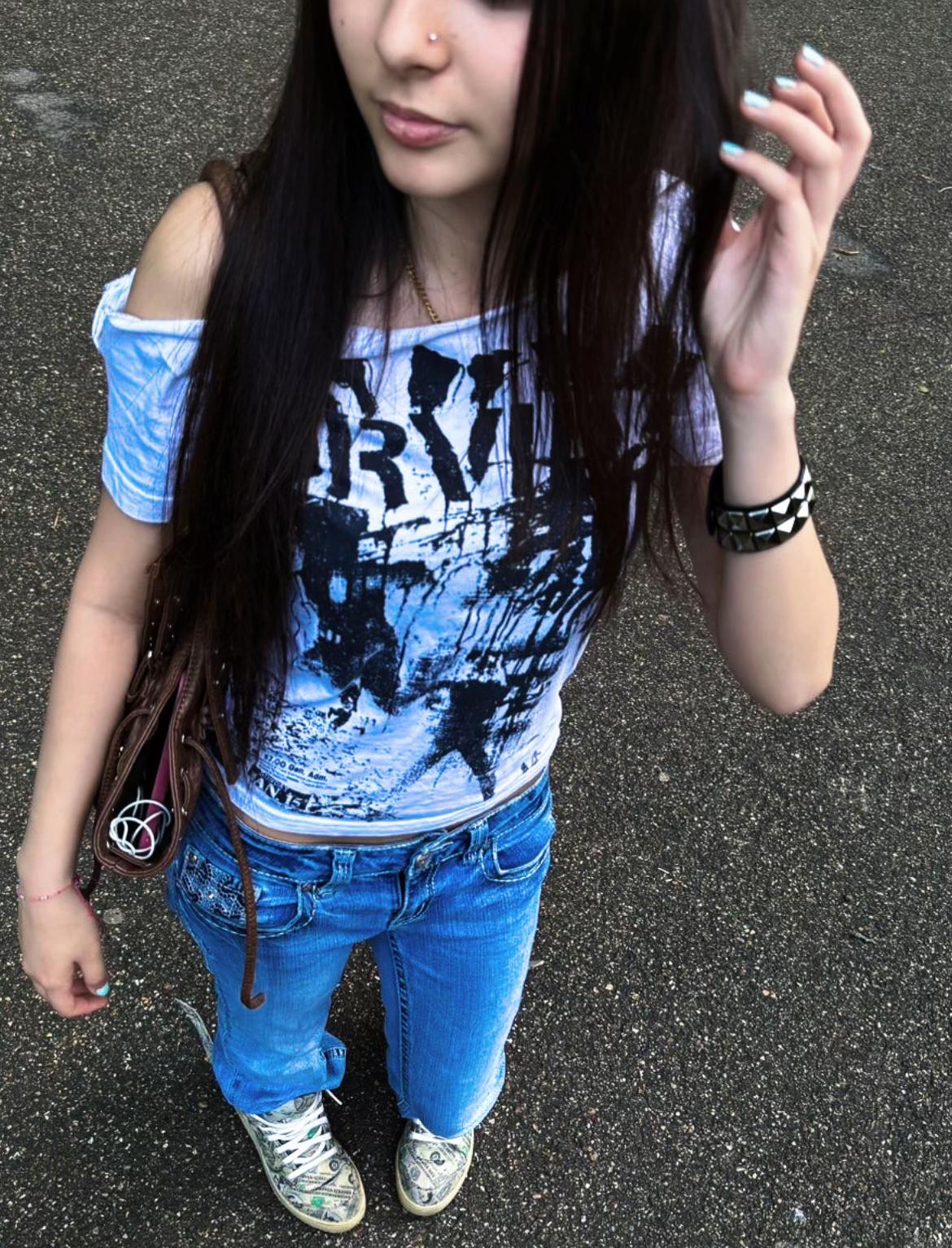@izzy ⋆.ೃ࿔*:・