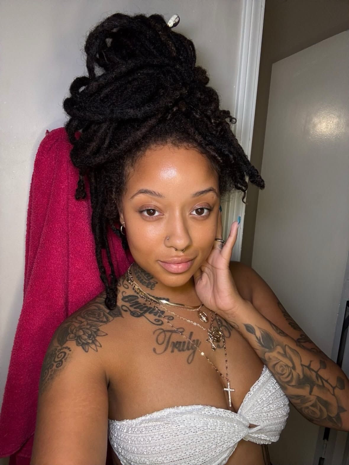 @pretty_locs_women_