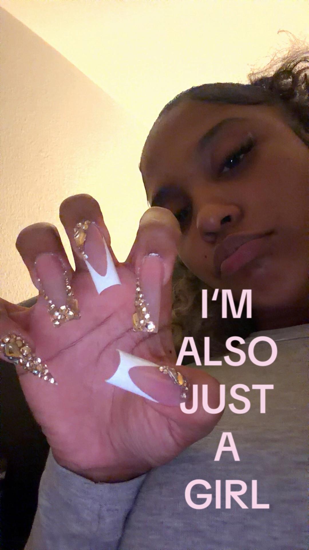 @👩🏽🦱