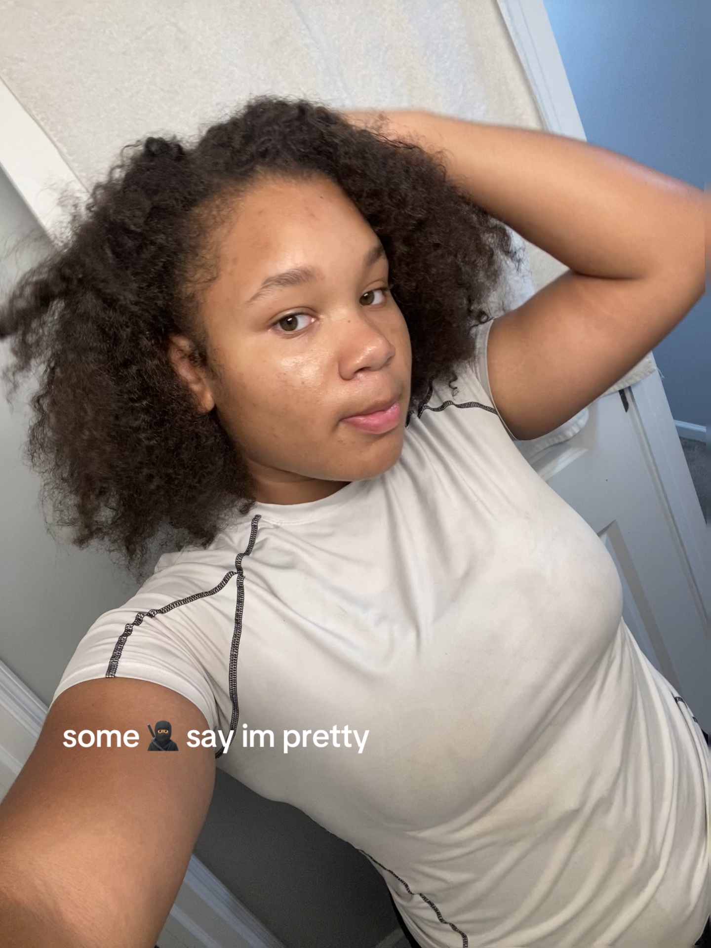 @•