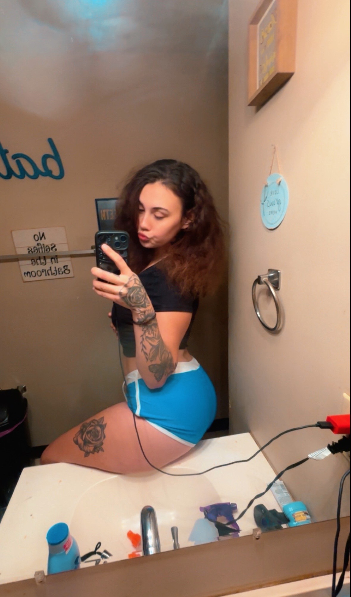 @Wh0s.lay