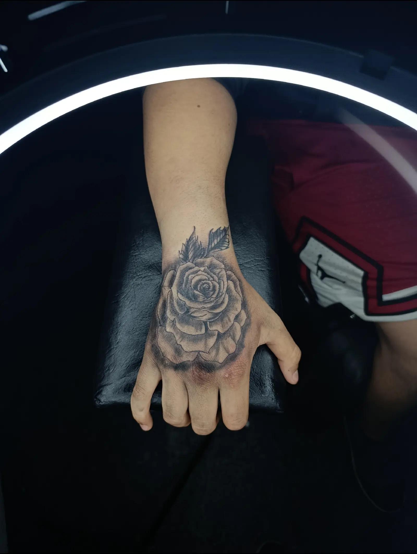@Hilaria.tattoo
