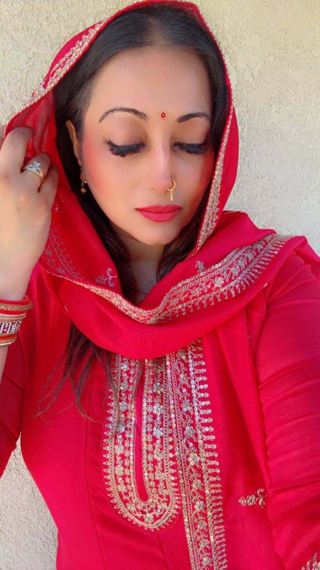 @AsliSona