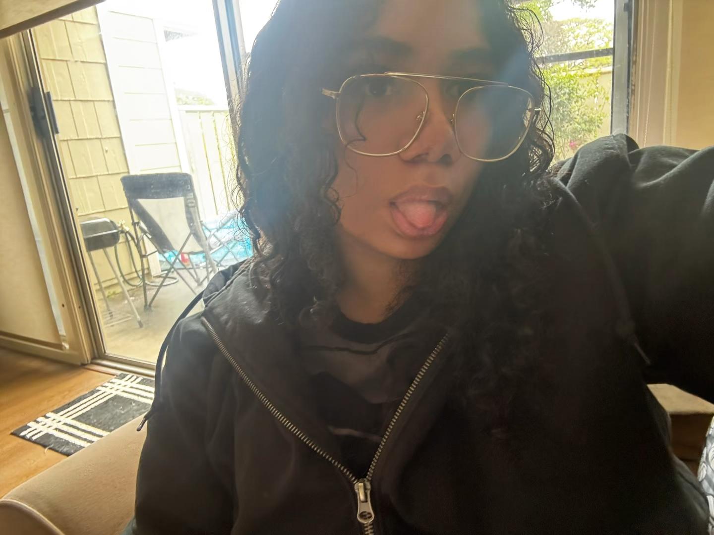 @toes